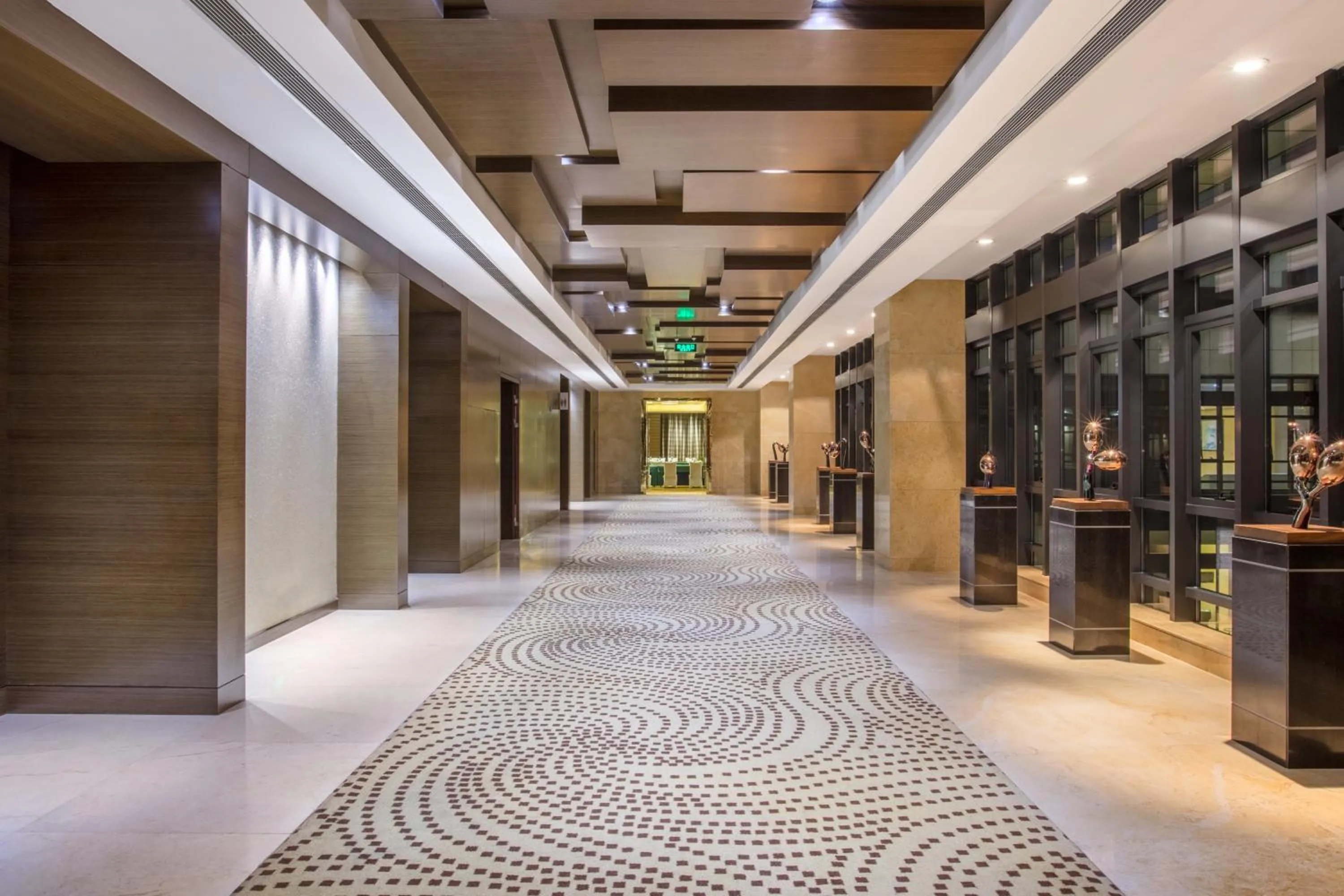 Meeting/conference room in Crowne Plaza Huangshan Yucheng by IHG