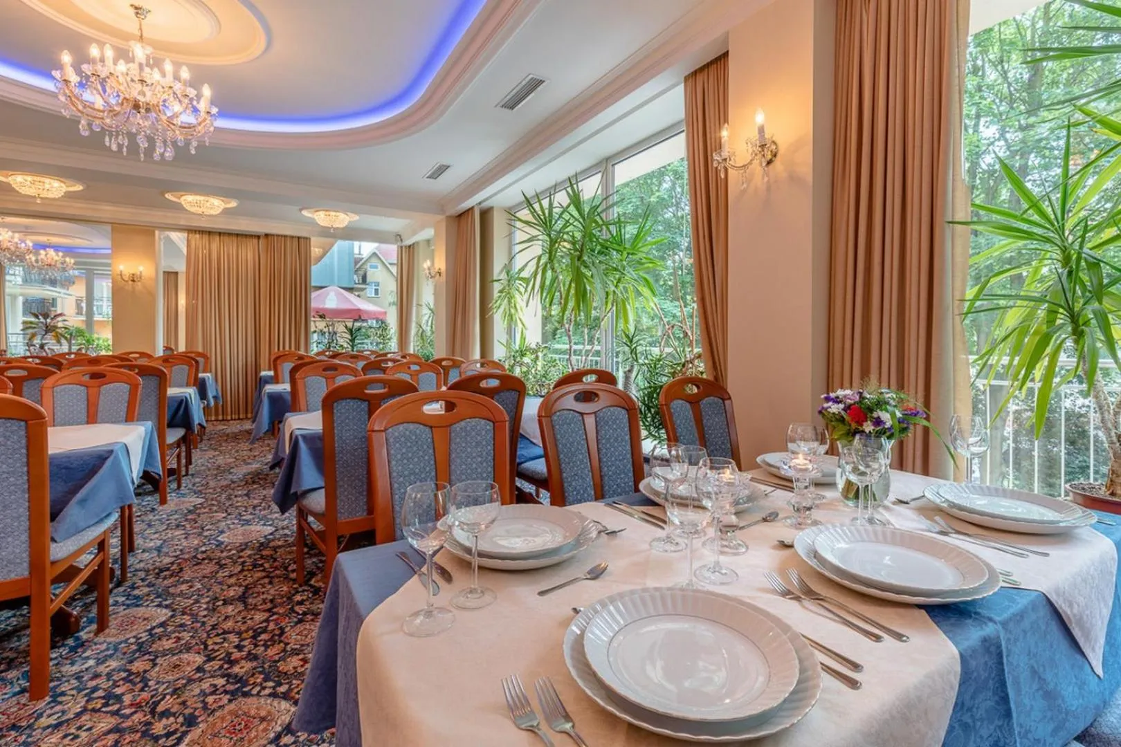 Dining area in Hotel Polaris