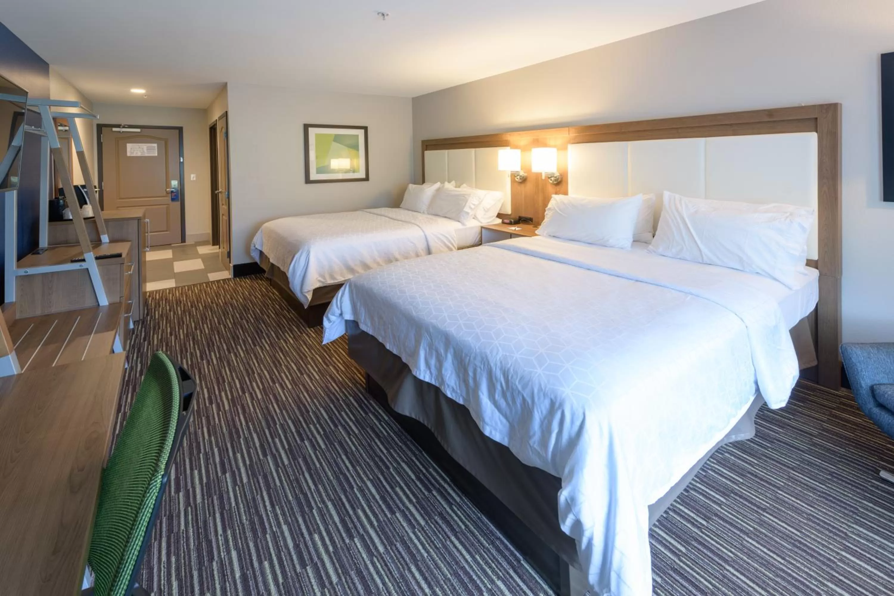 Photo of the whole room, Bed in Holiday Inn Express & Suites Jamestown by IHG