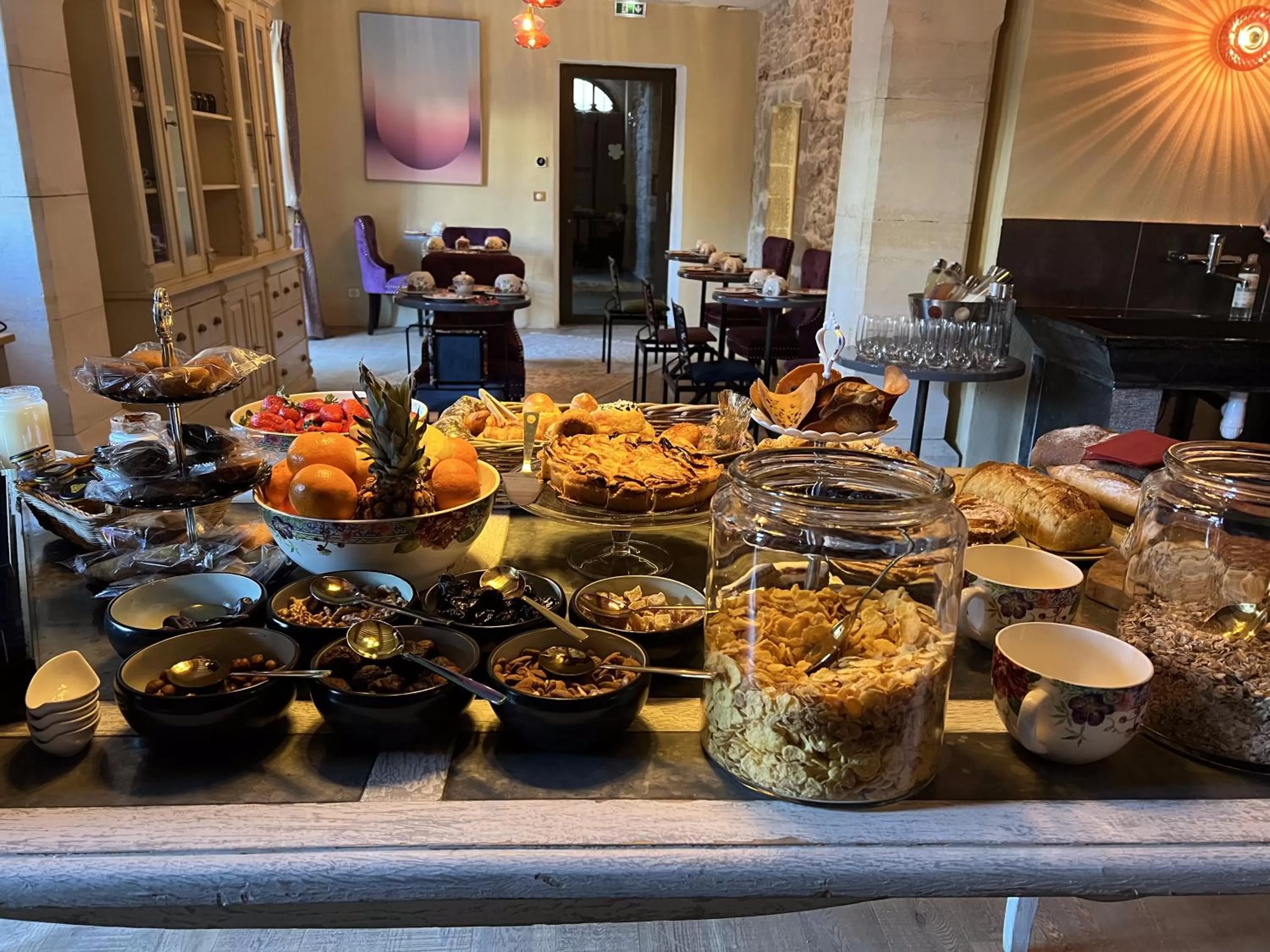 Breakfast in Le Clos Violette et Le 11 D'Aglaé - Hôtel de Charme Design de Luxe