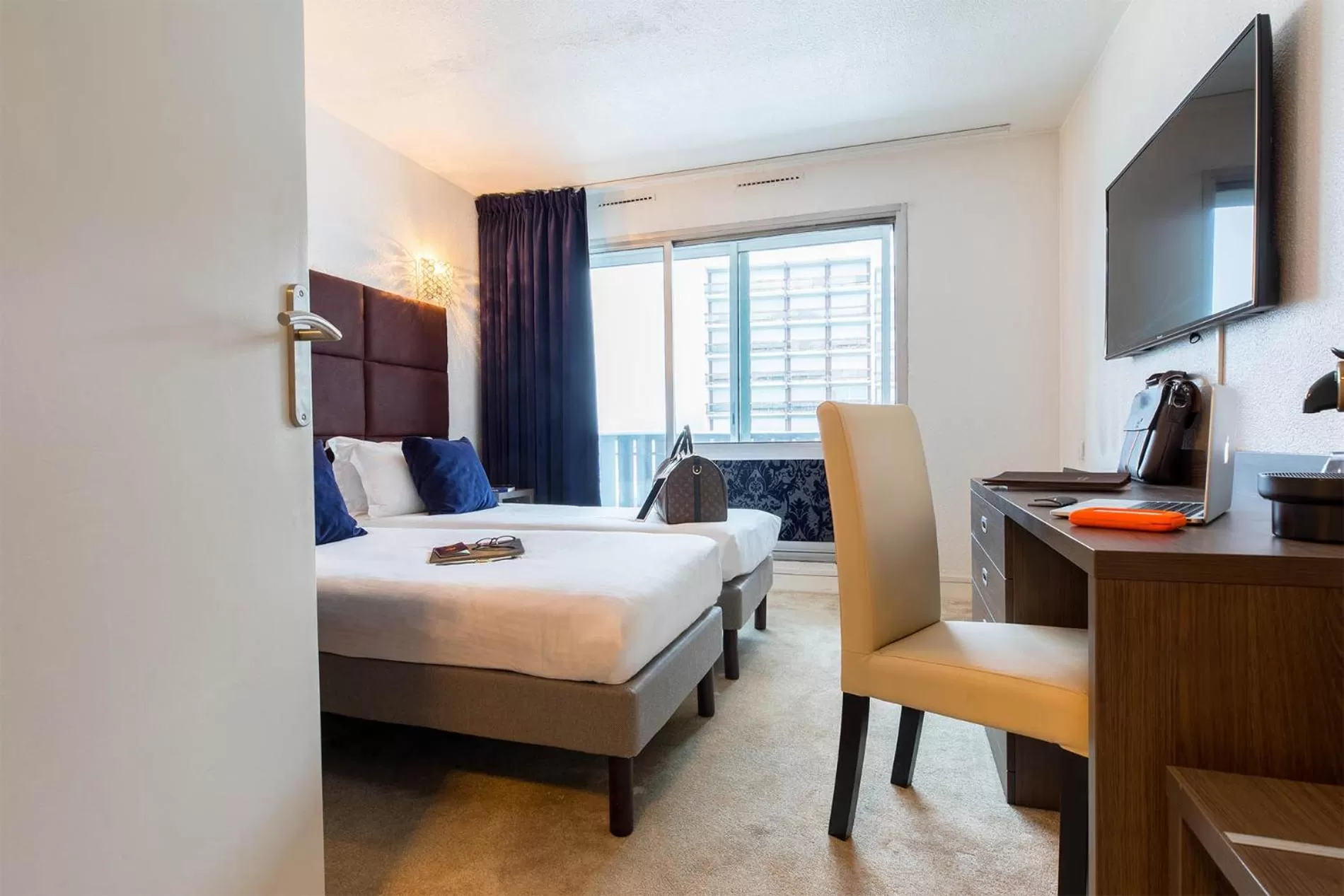 Bedroom, Bed in Madame Vacances - Hôtel Courchevel Olympic