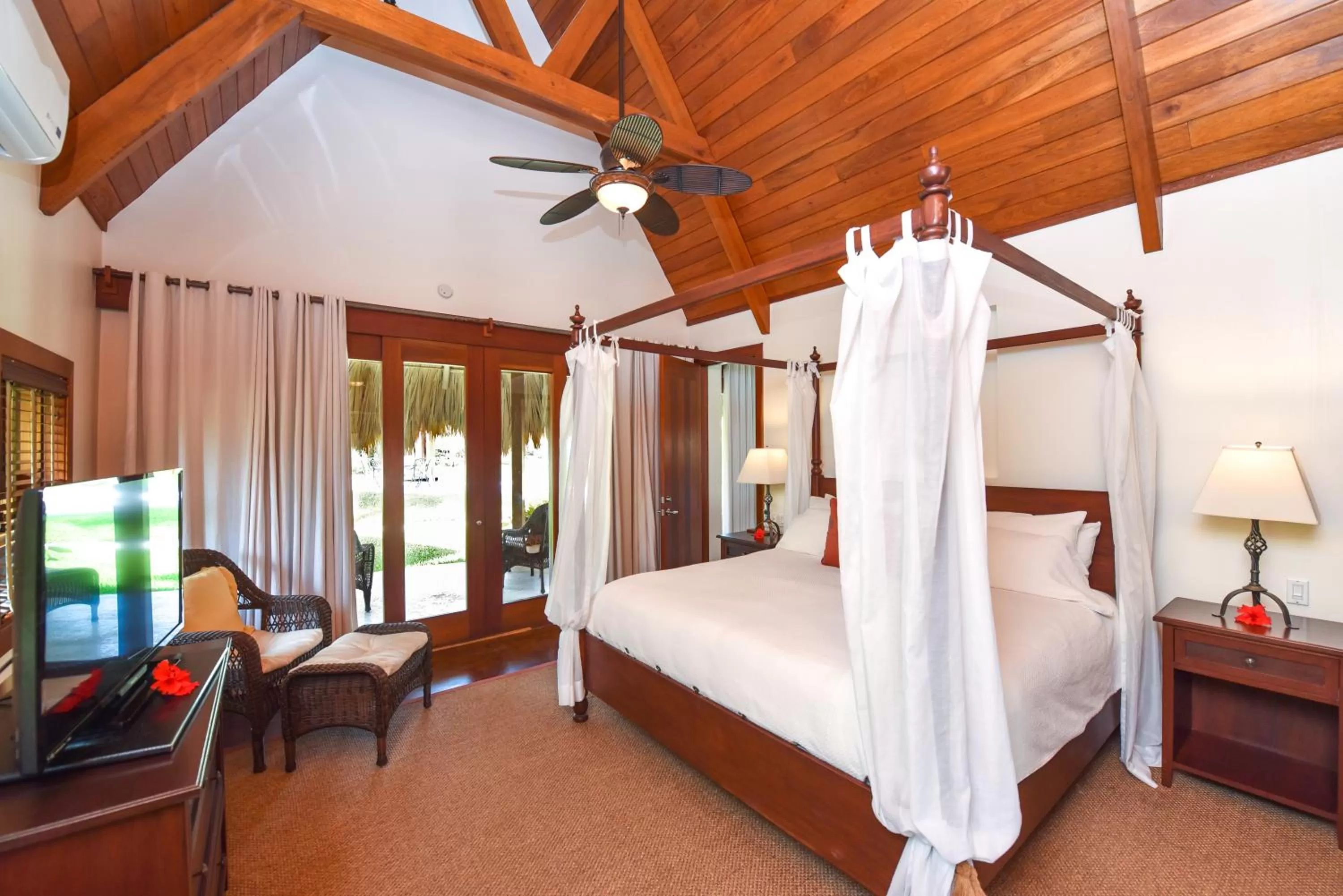 Bedroom, Bed in Victoria House Resort & Spa