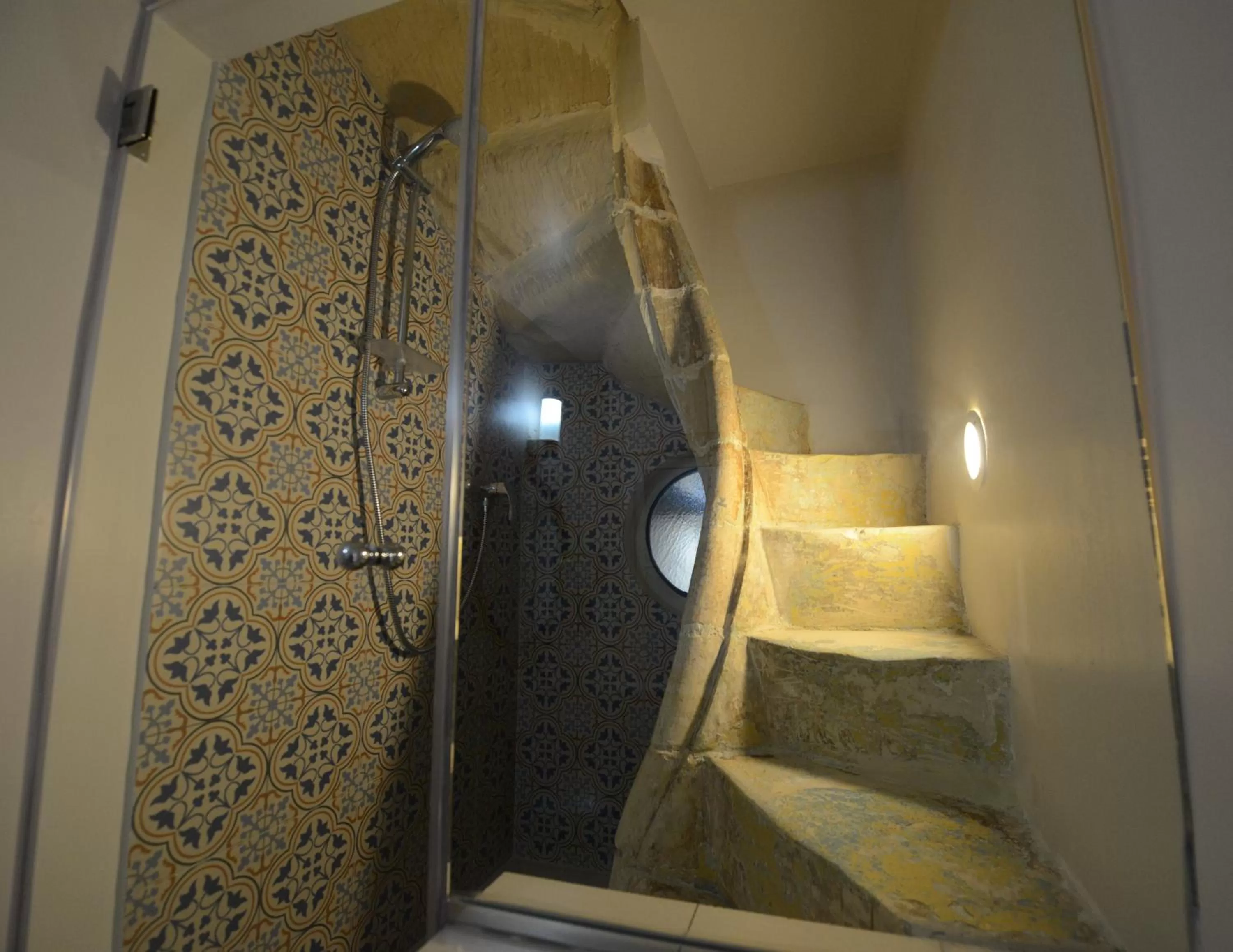 Bathroom in Paulos Valletta