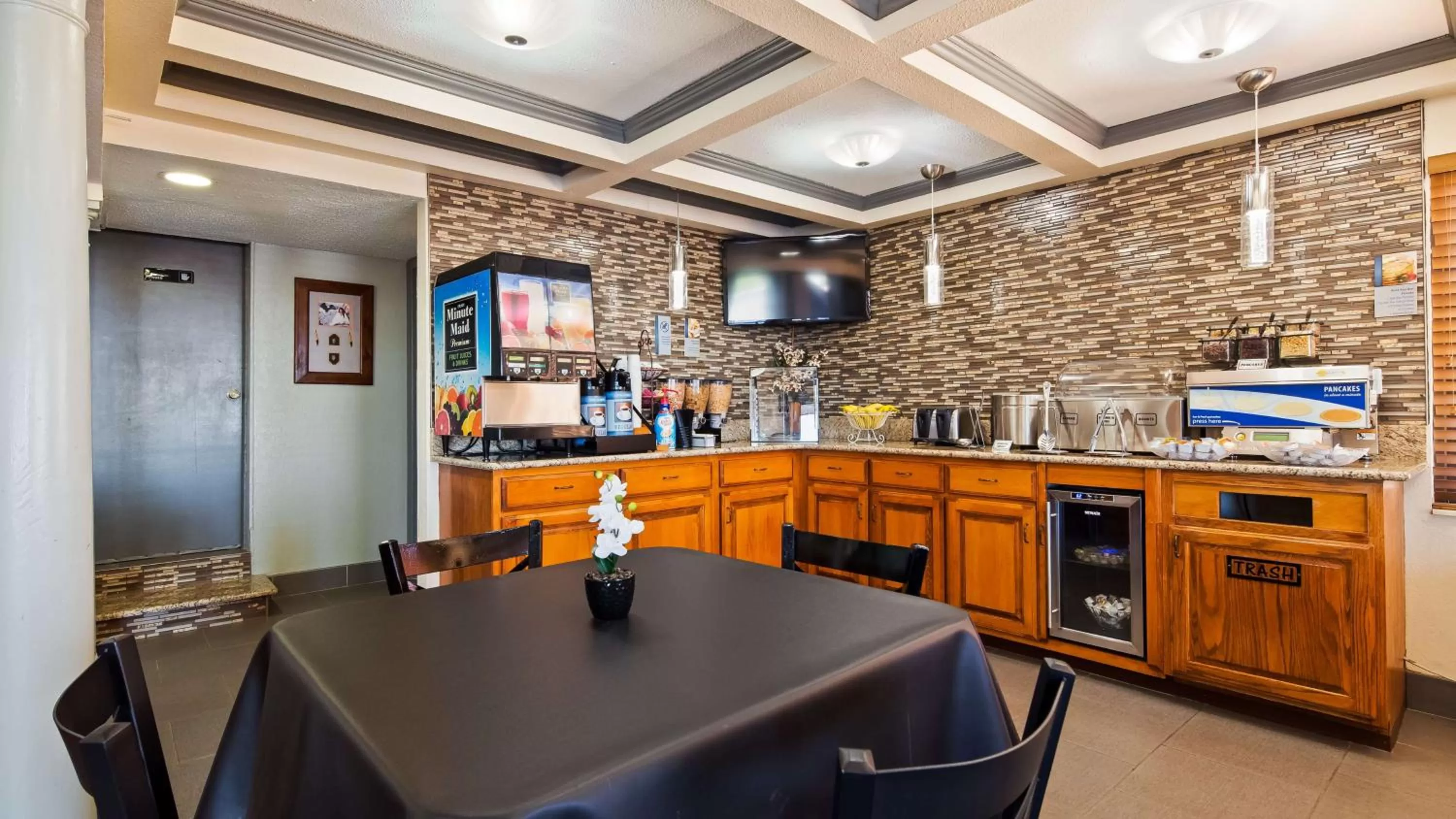 Restaurant/places to eat in Best Western Montis Inn