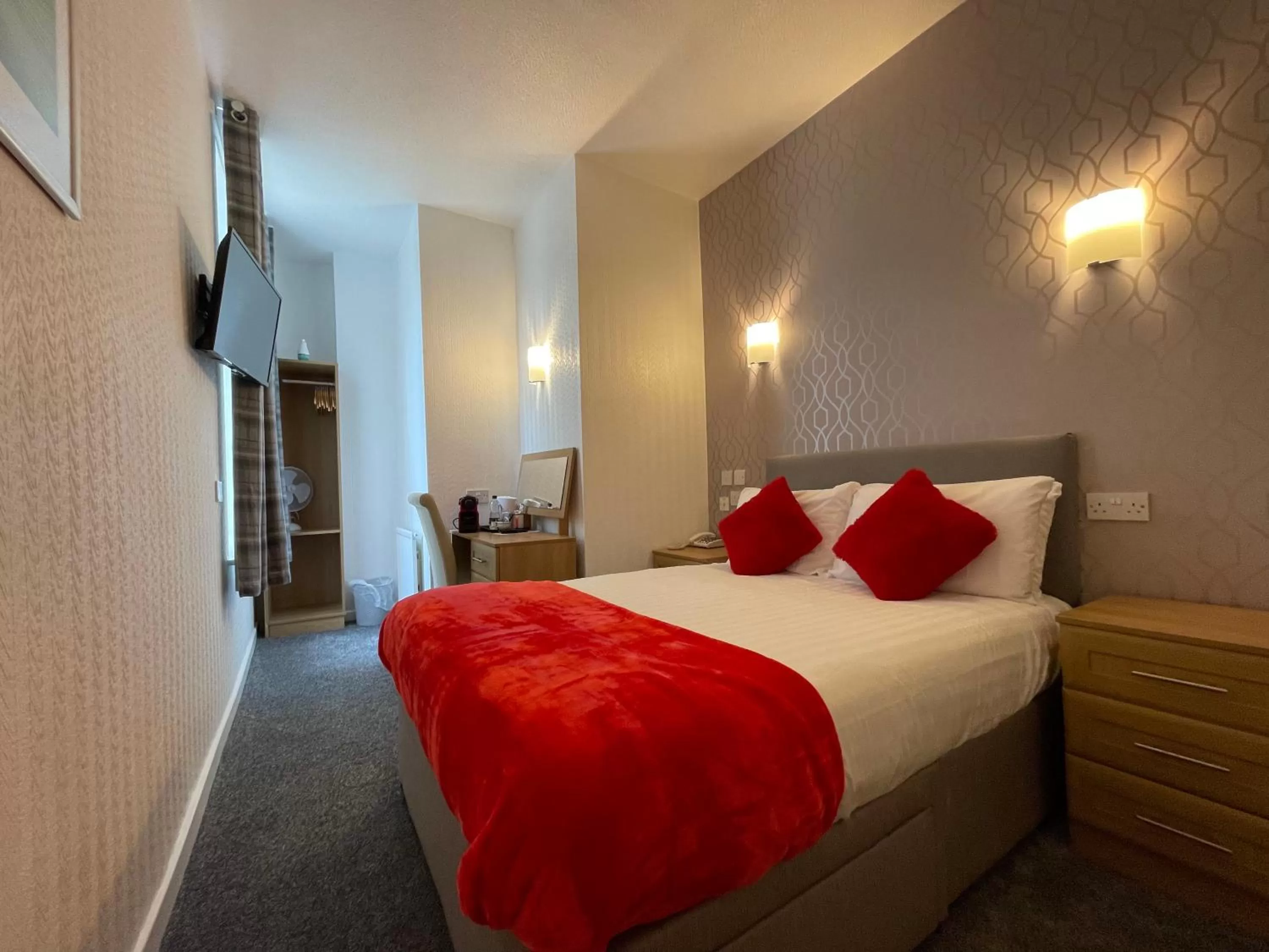 Bedroom, Bed in Ruskin Hotel