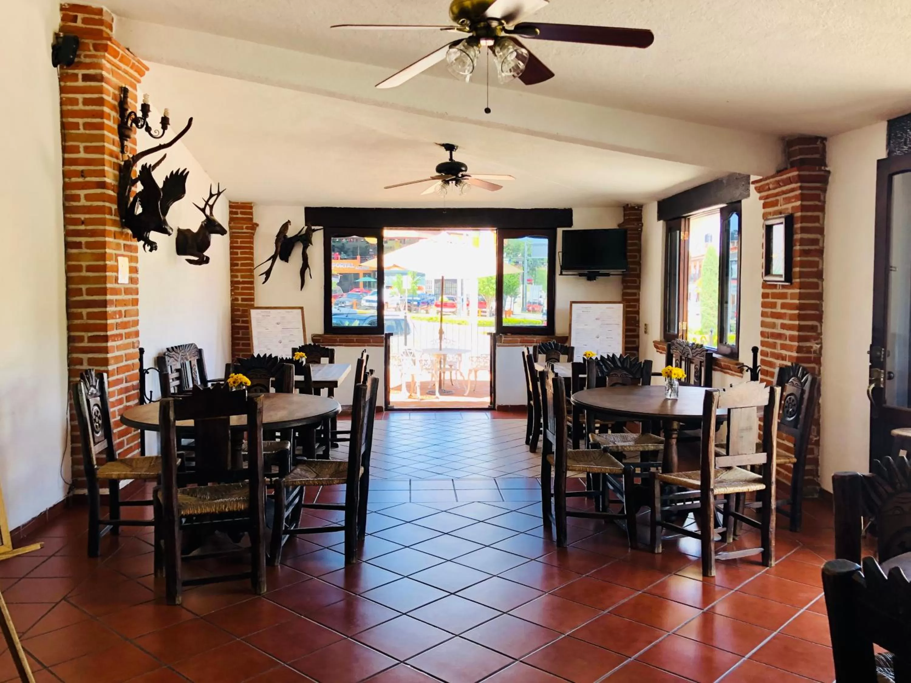 Restaurant/places to eat in Hotel Carretas by Rotamundos