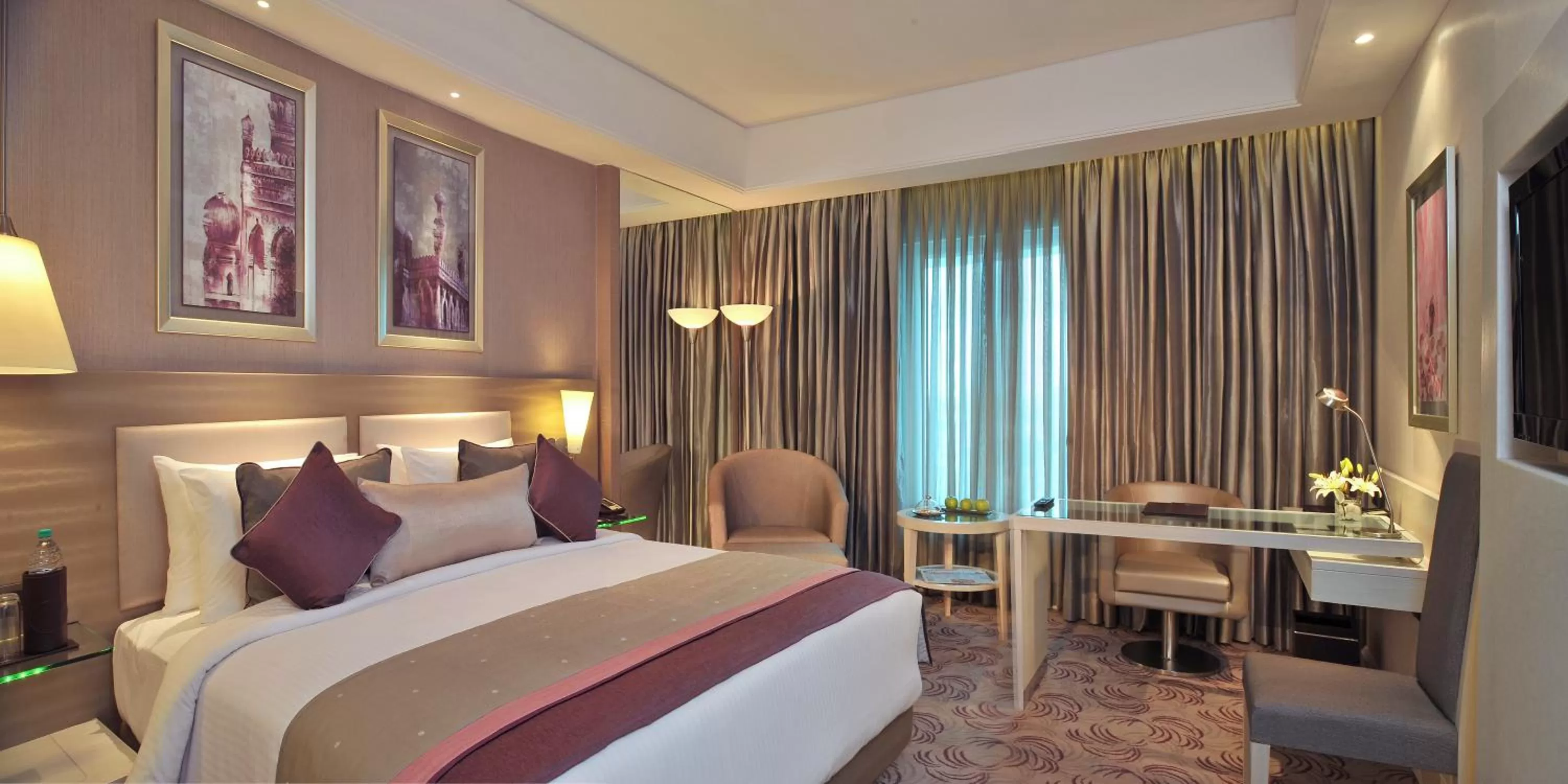 Bed in Radisson Hyderabad Hitec City