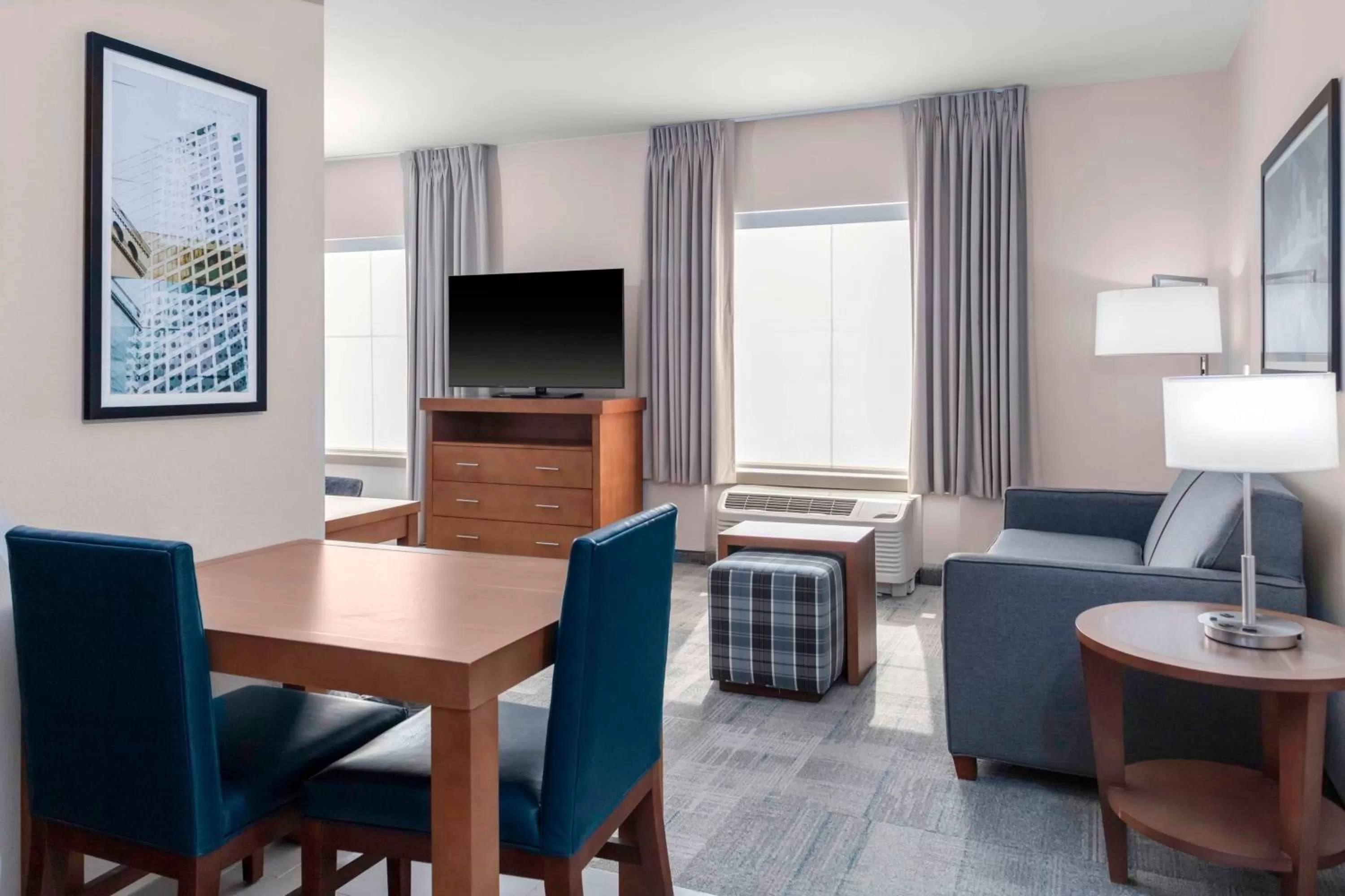 Living room in Homewood Suites by Hilton St. Louis - Galleria