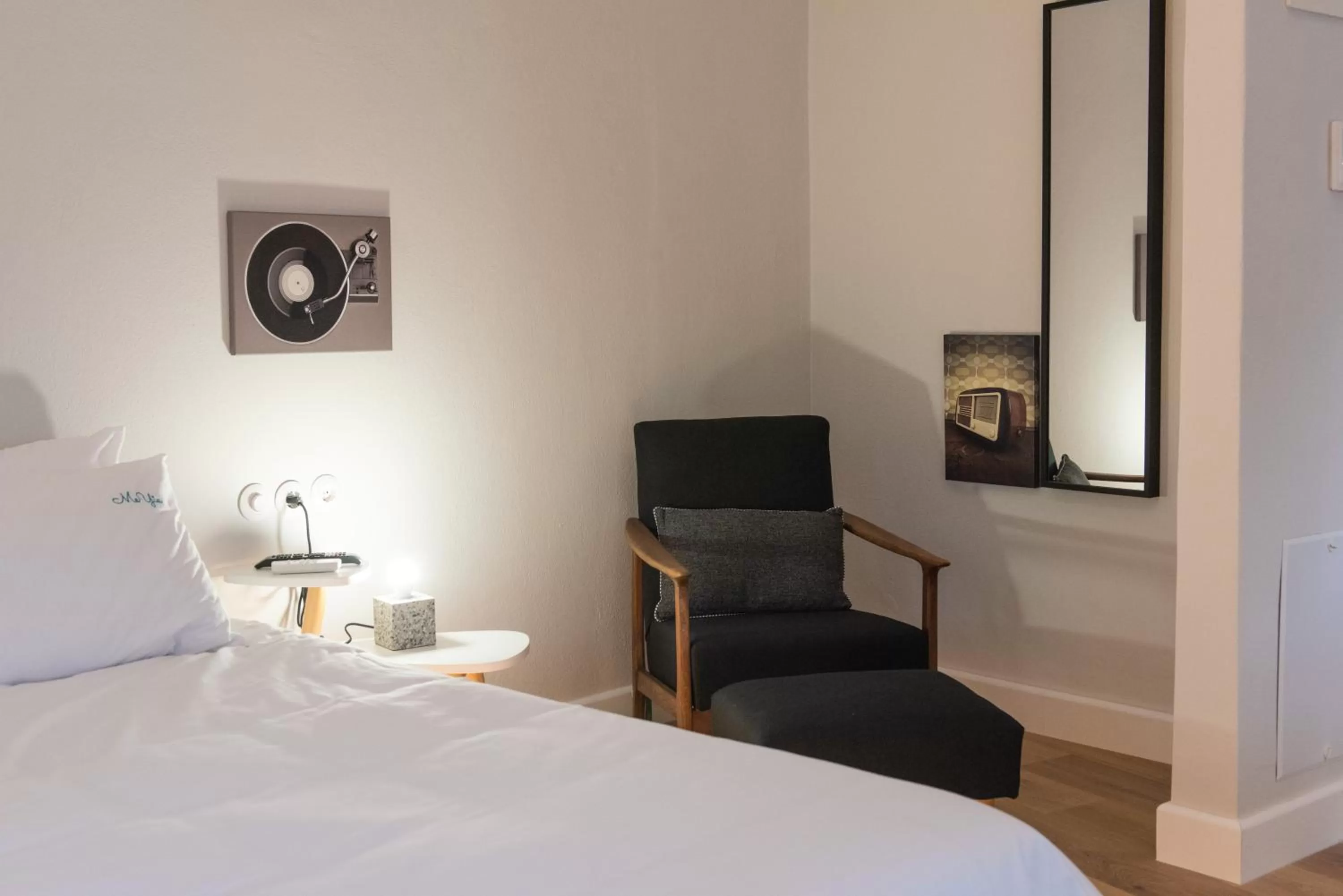 hair dresser, Bed in MeYia studios