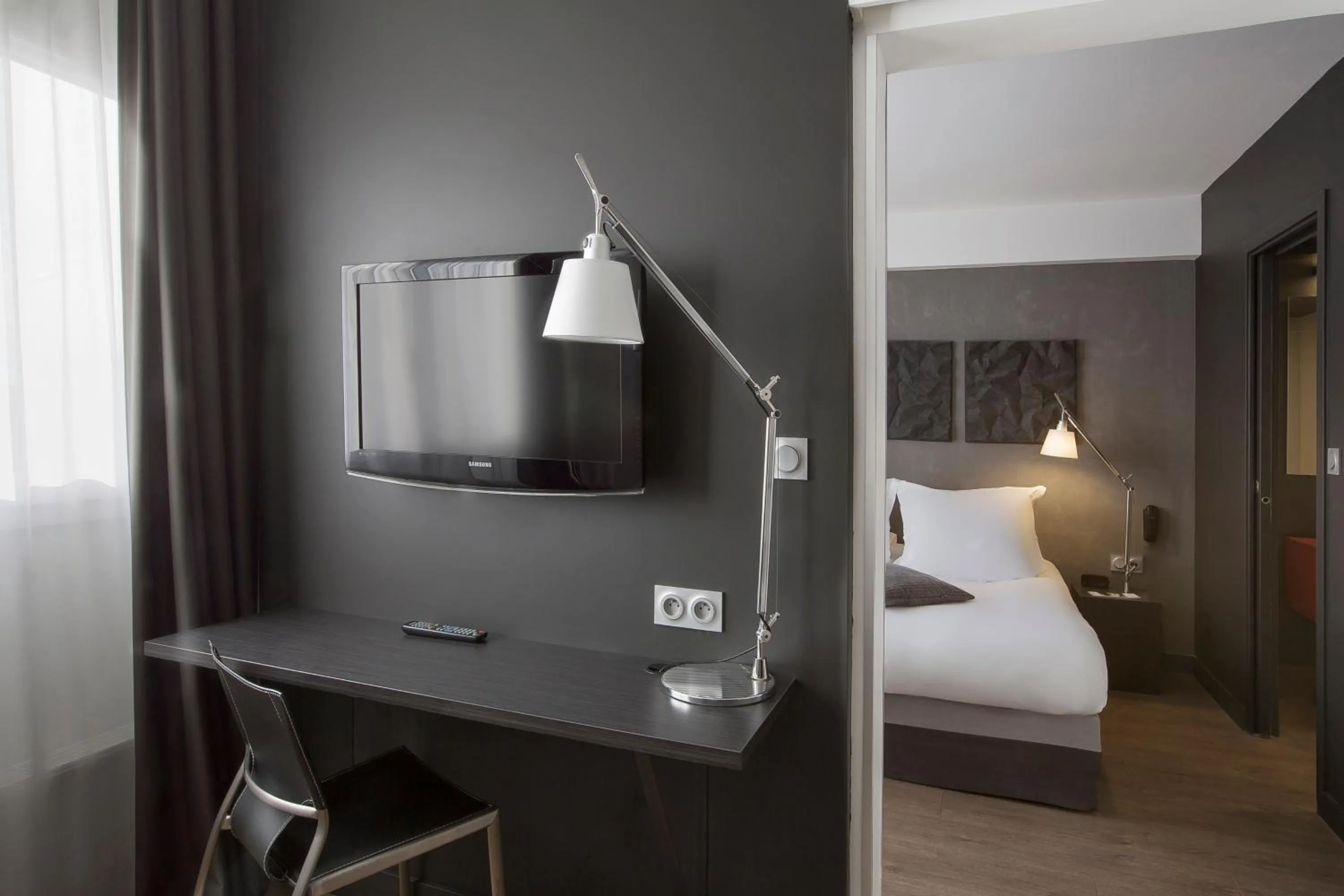 Day, Bed in Hotel Litteraire Alexandre Vialatte, BW Signature Collection
