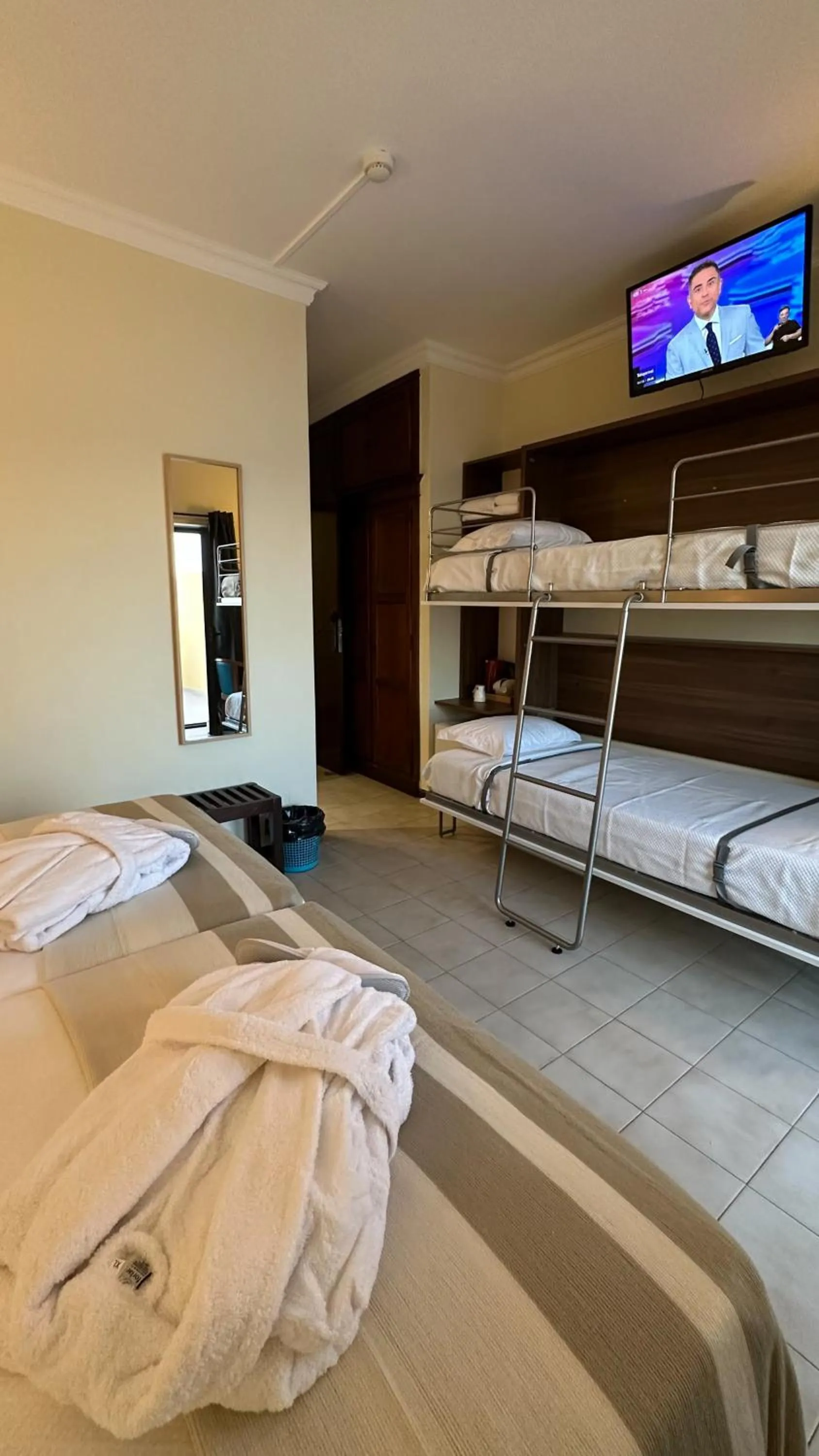 TV and multimedia, Bed in Hotel Avenida Praia