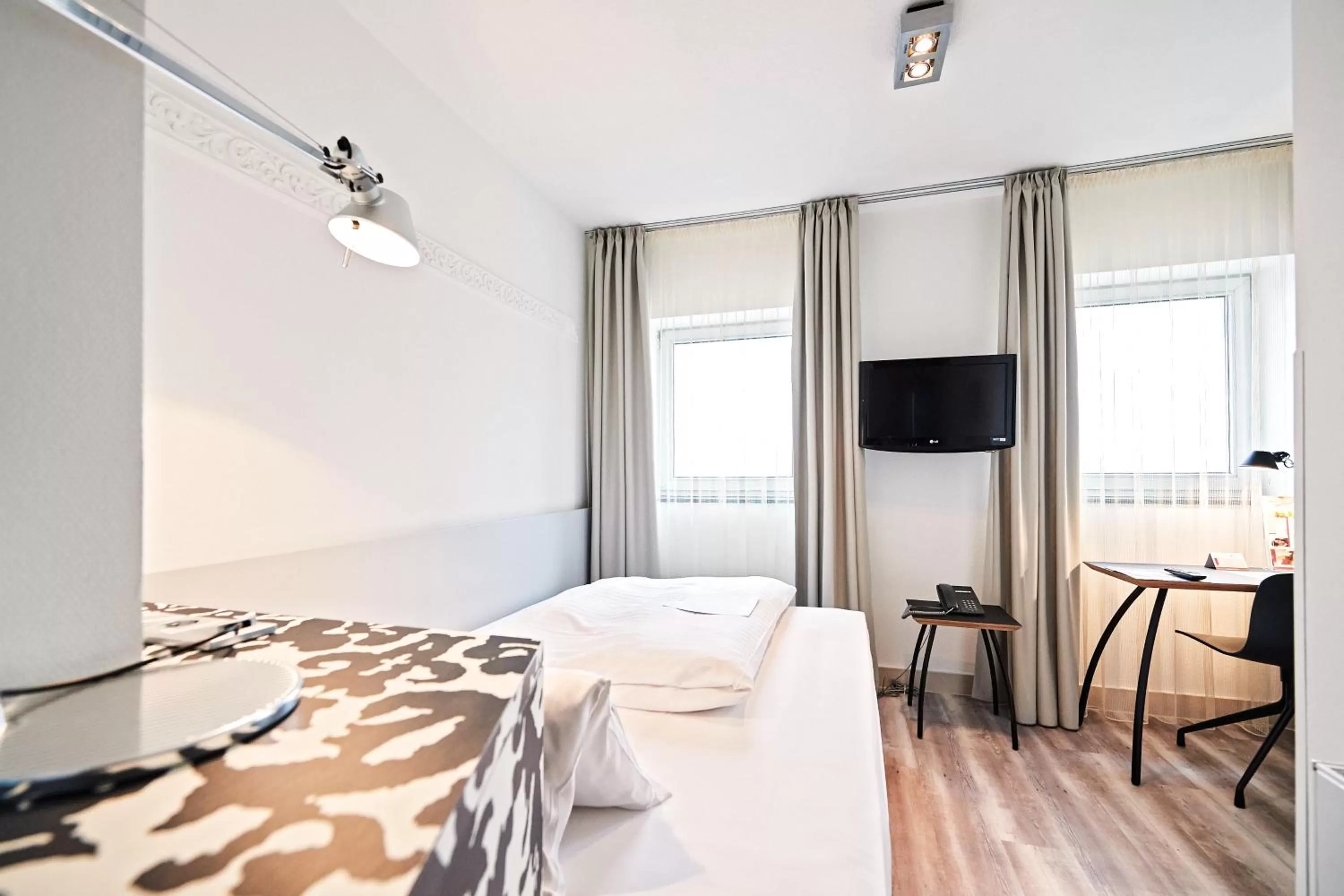 Bedroom, Bed in Hotel Amadeus