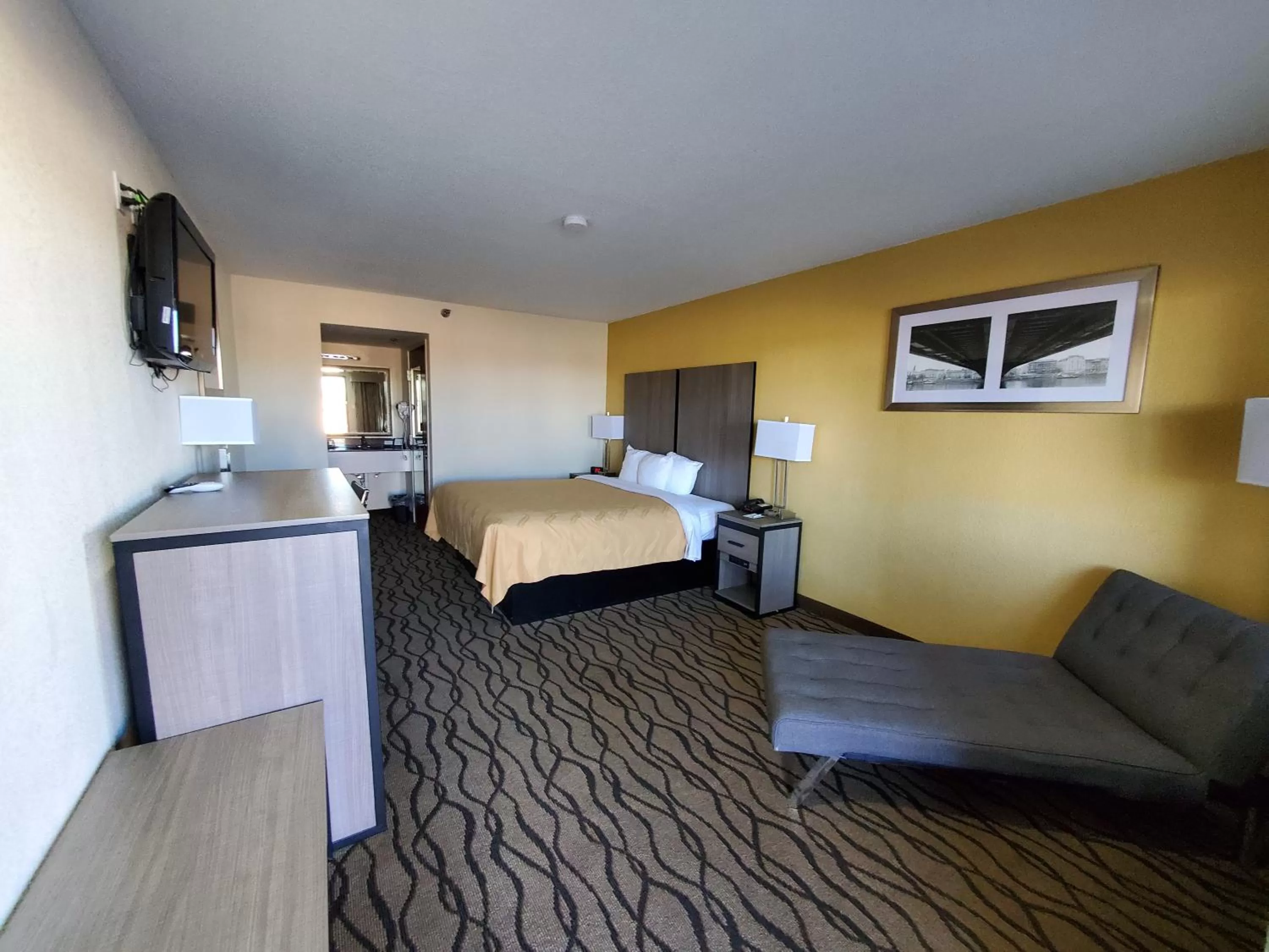 Photo of the whole room, Bed in Quality Inn Fort Stockton