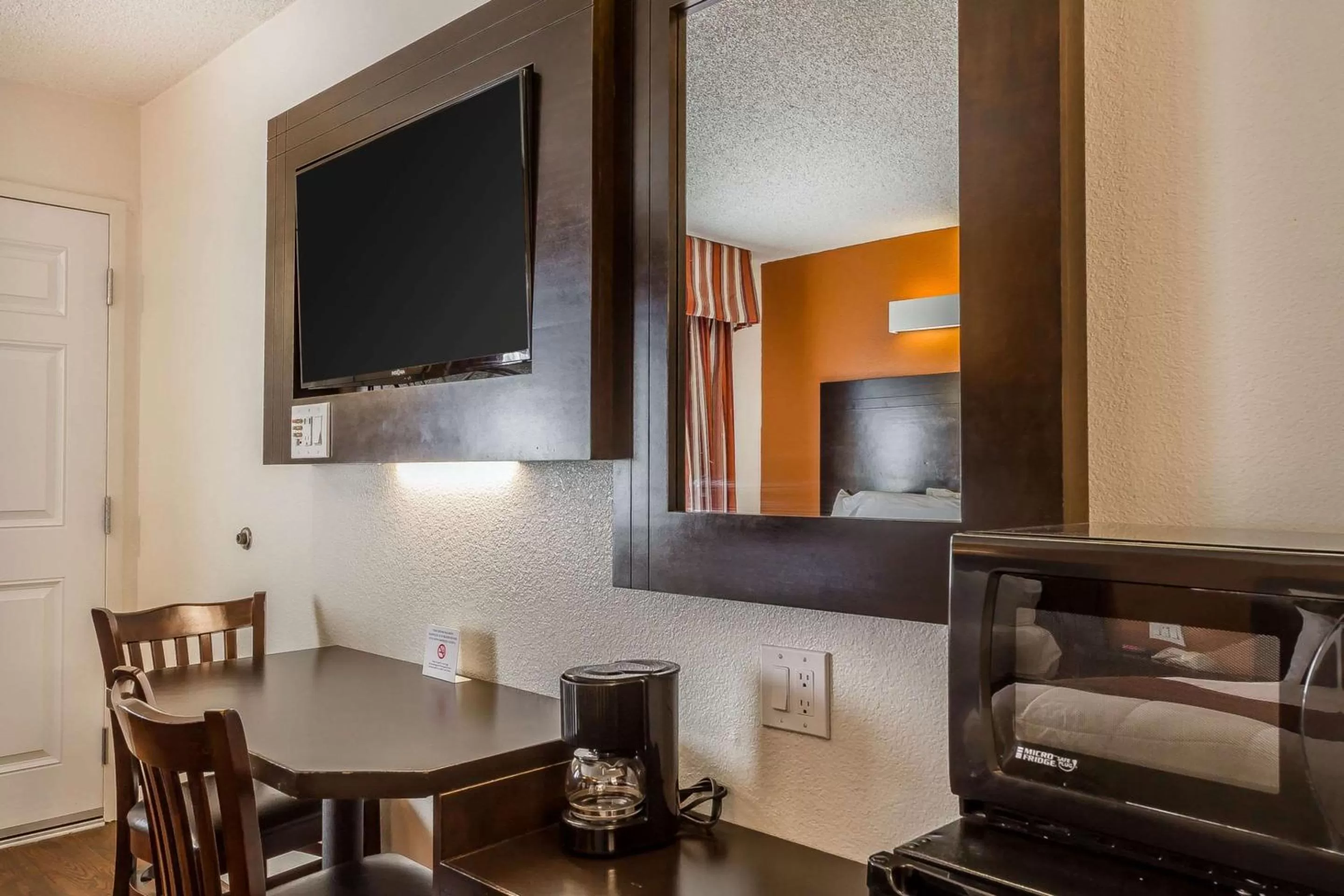 Photo of the whole room in Rodeway Inn Wine Country