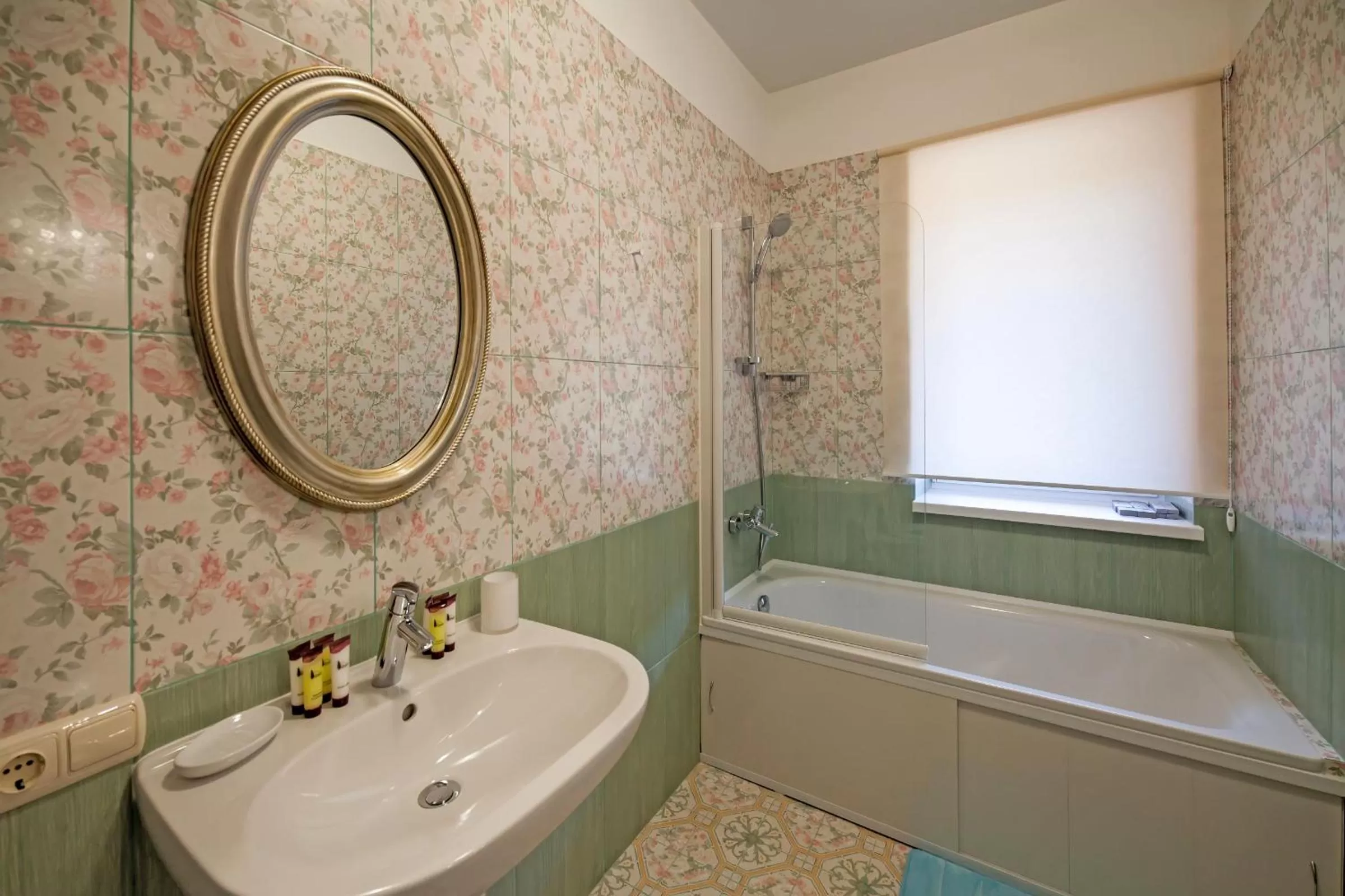 Shower in Olga Deluxe