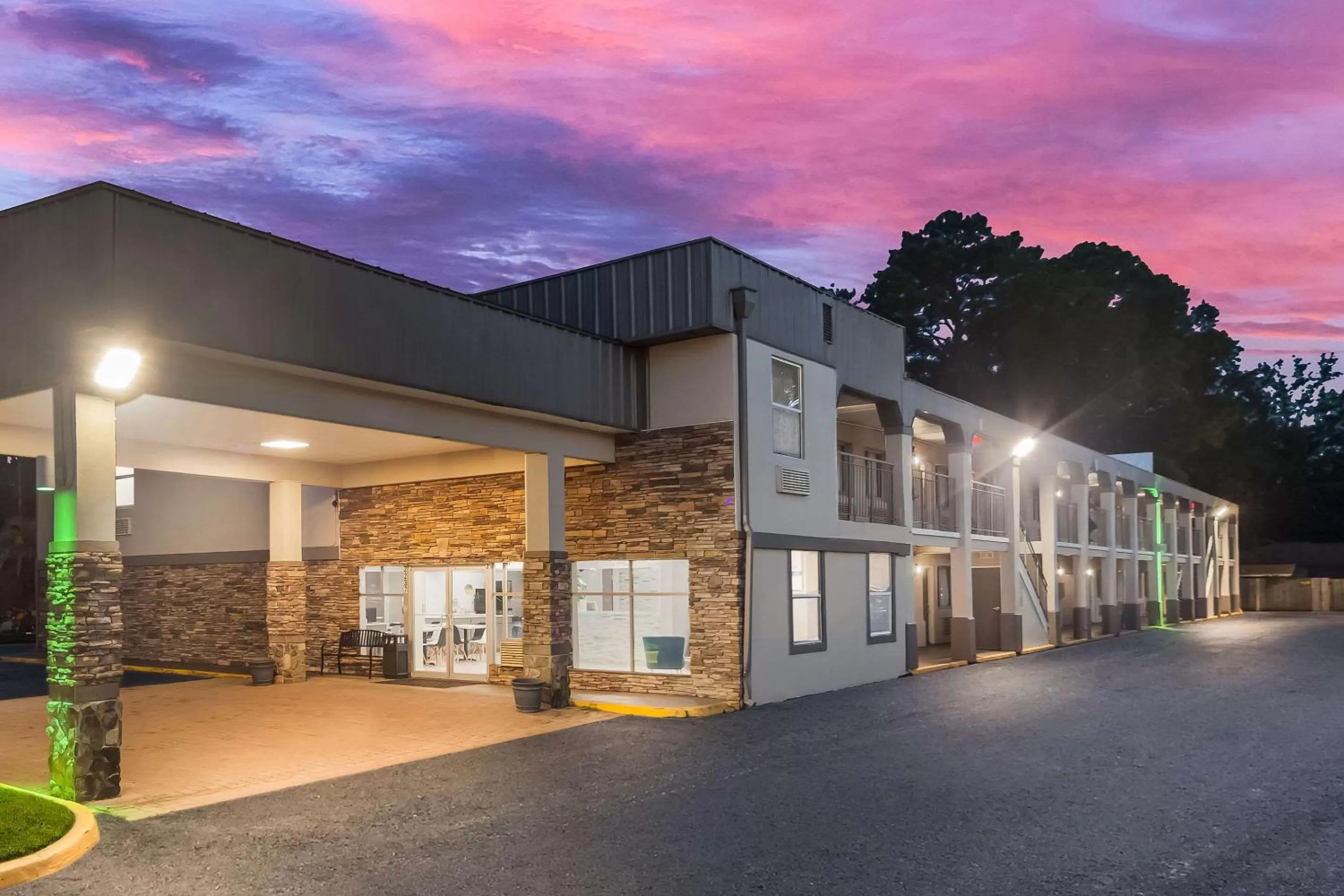 Property building in Quality Inn Charleston - West Ashley