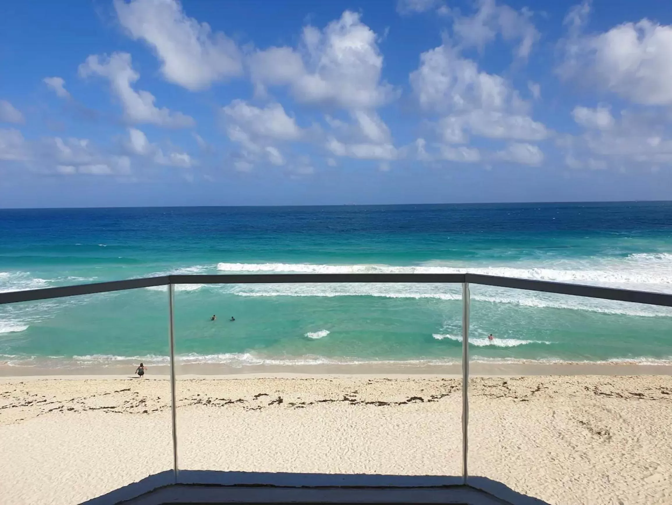 Beach in Cancun Beach&Sunrise