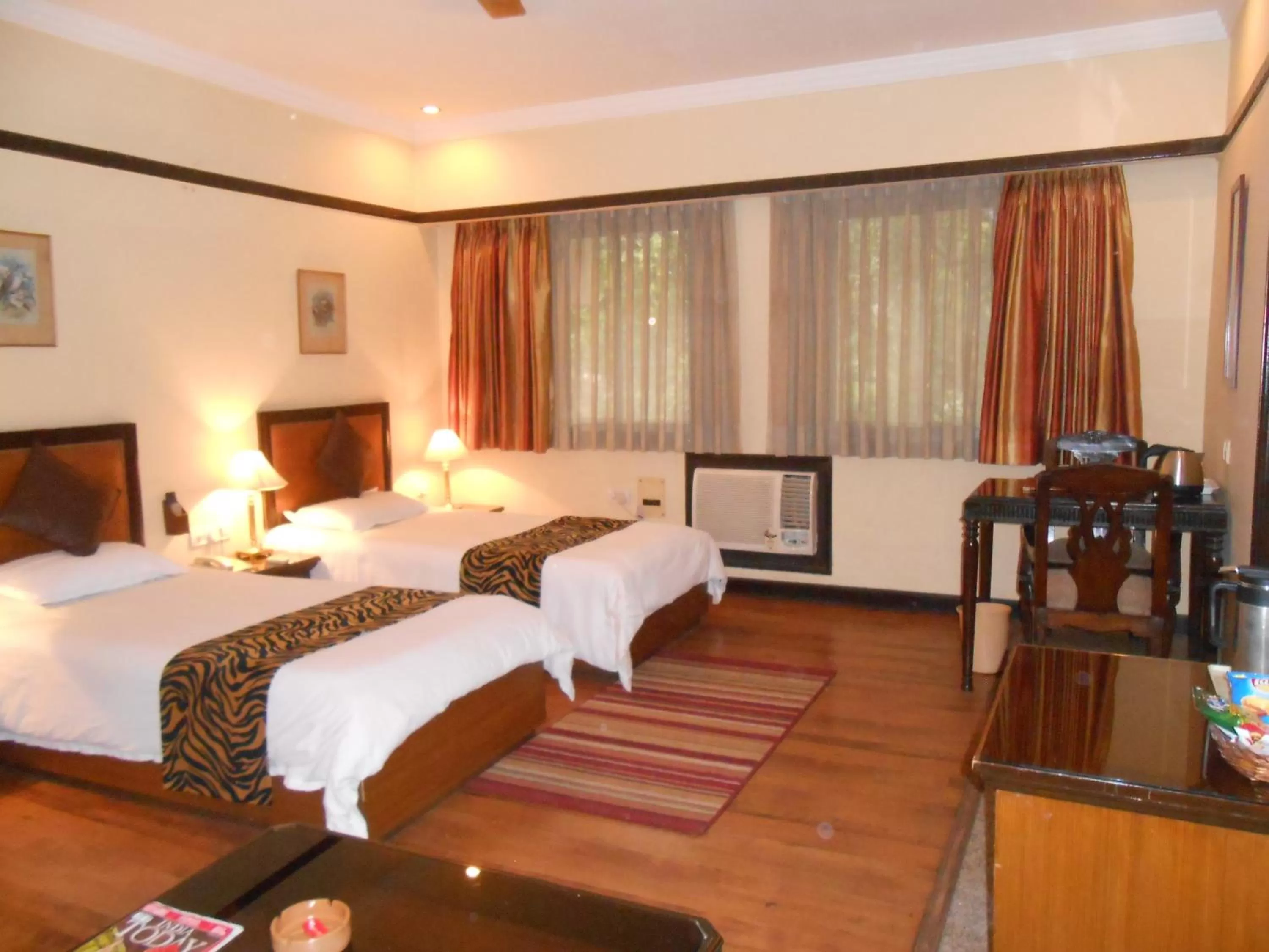 Photo of the whole room, Bed in Lytton Hotel