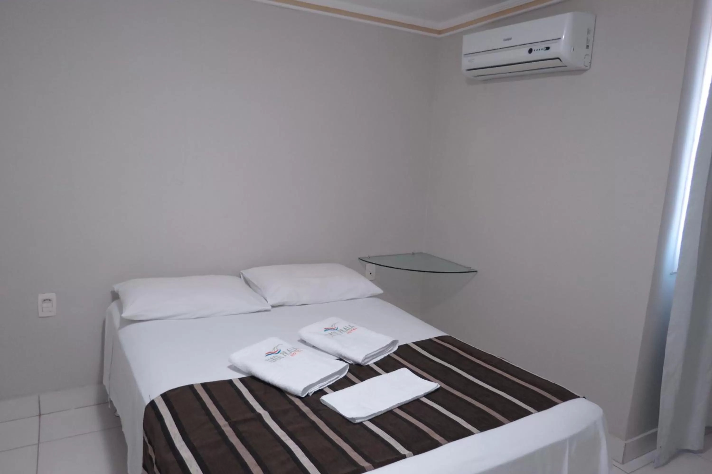 Bedroom, Bed in Tirol Praia Hotel