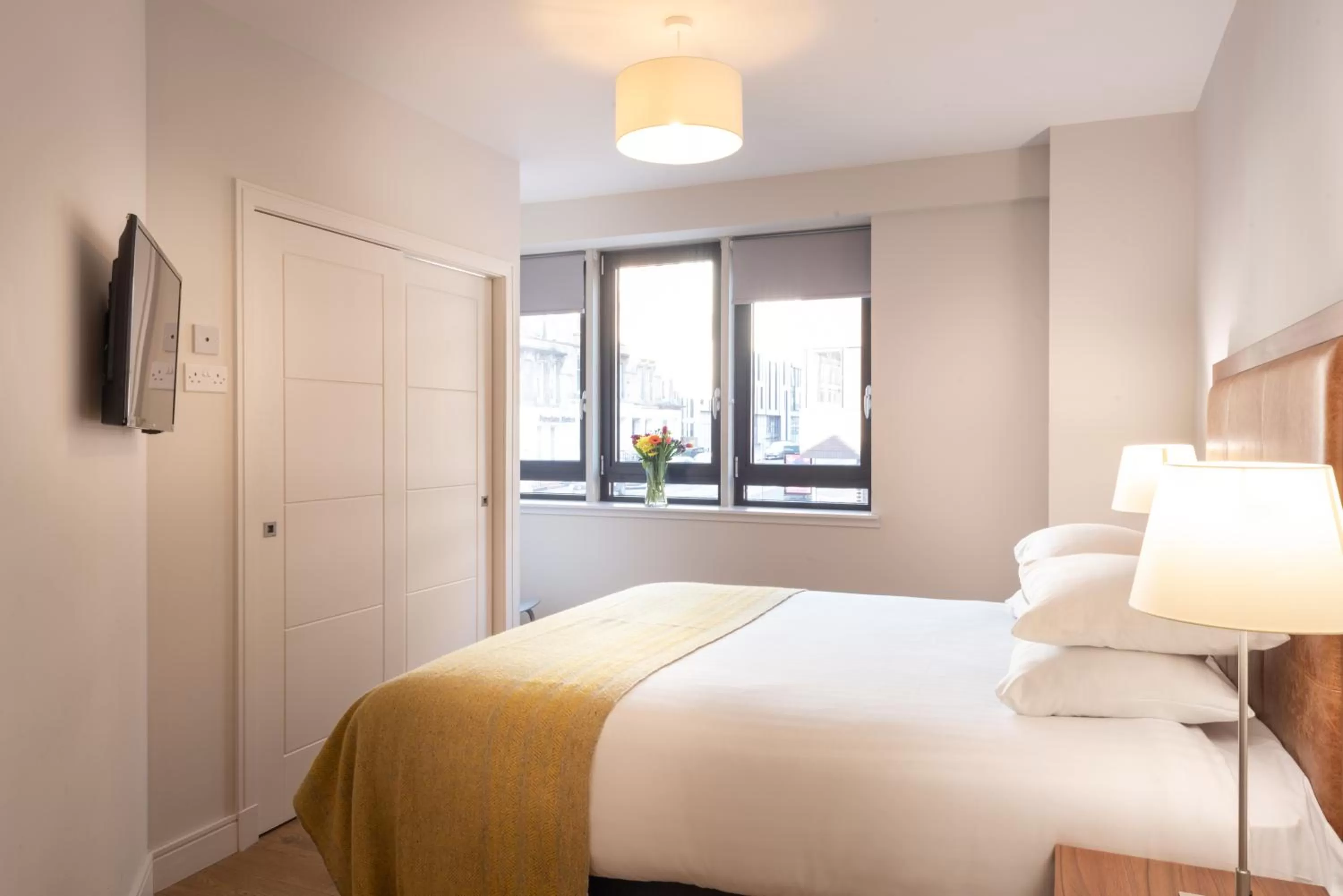 Bedroom, Bed in PREMIER SUITES PLUS Glasgow Bath Street
