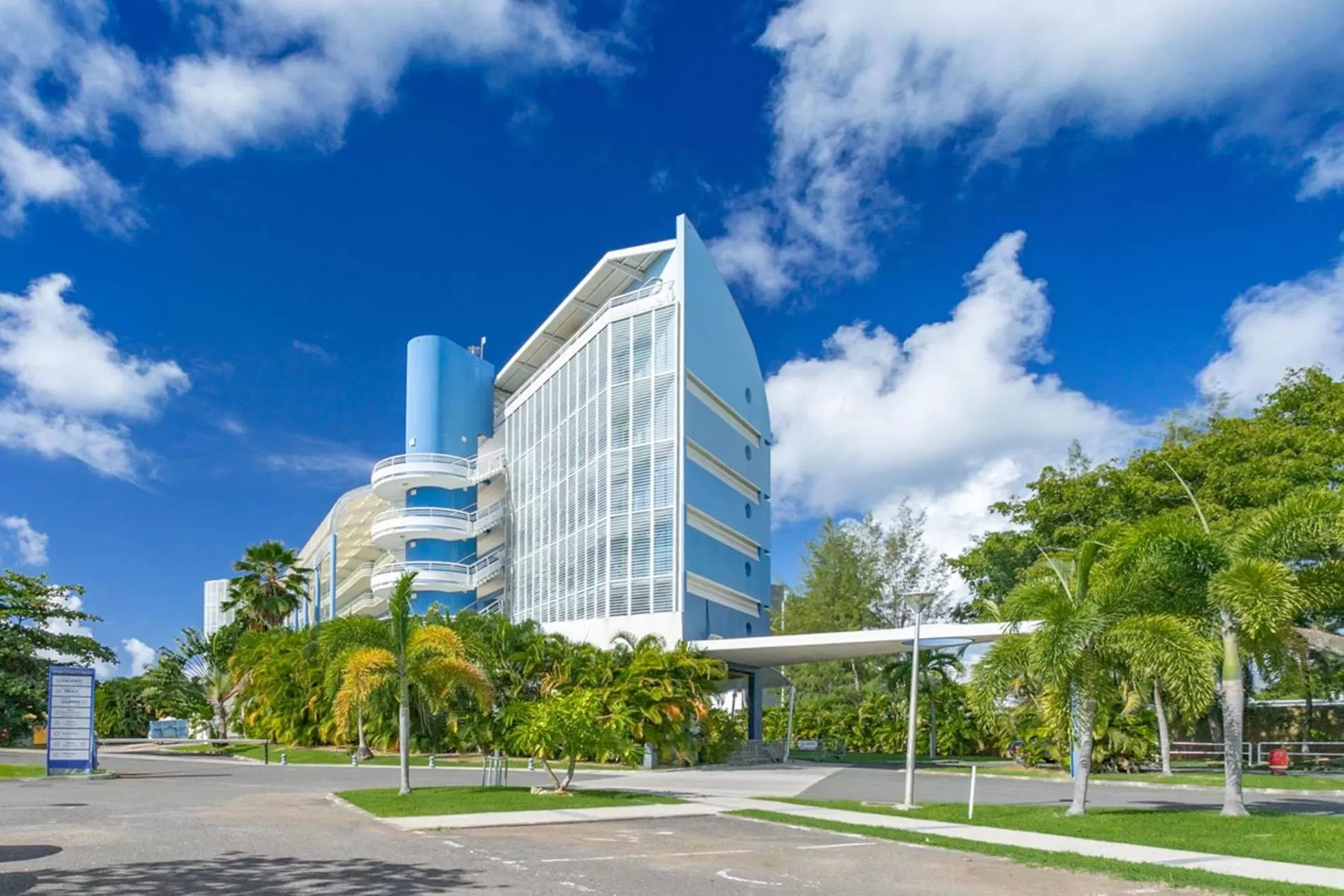 Facade/entrance in Zenitude Hôtel Résidences Le Salako