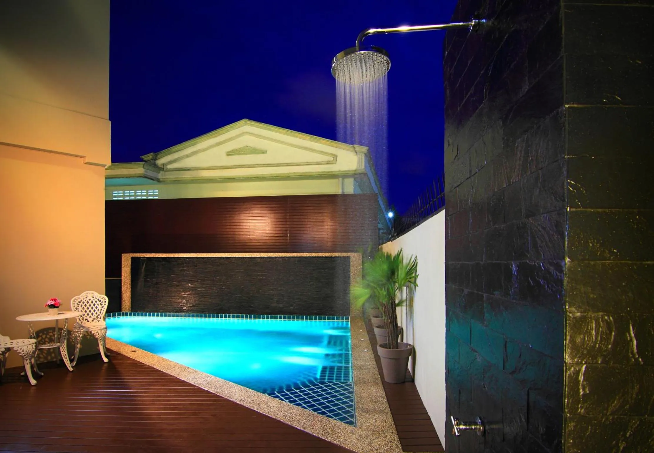 Swimming pool in Cool Residence Hotel