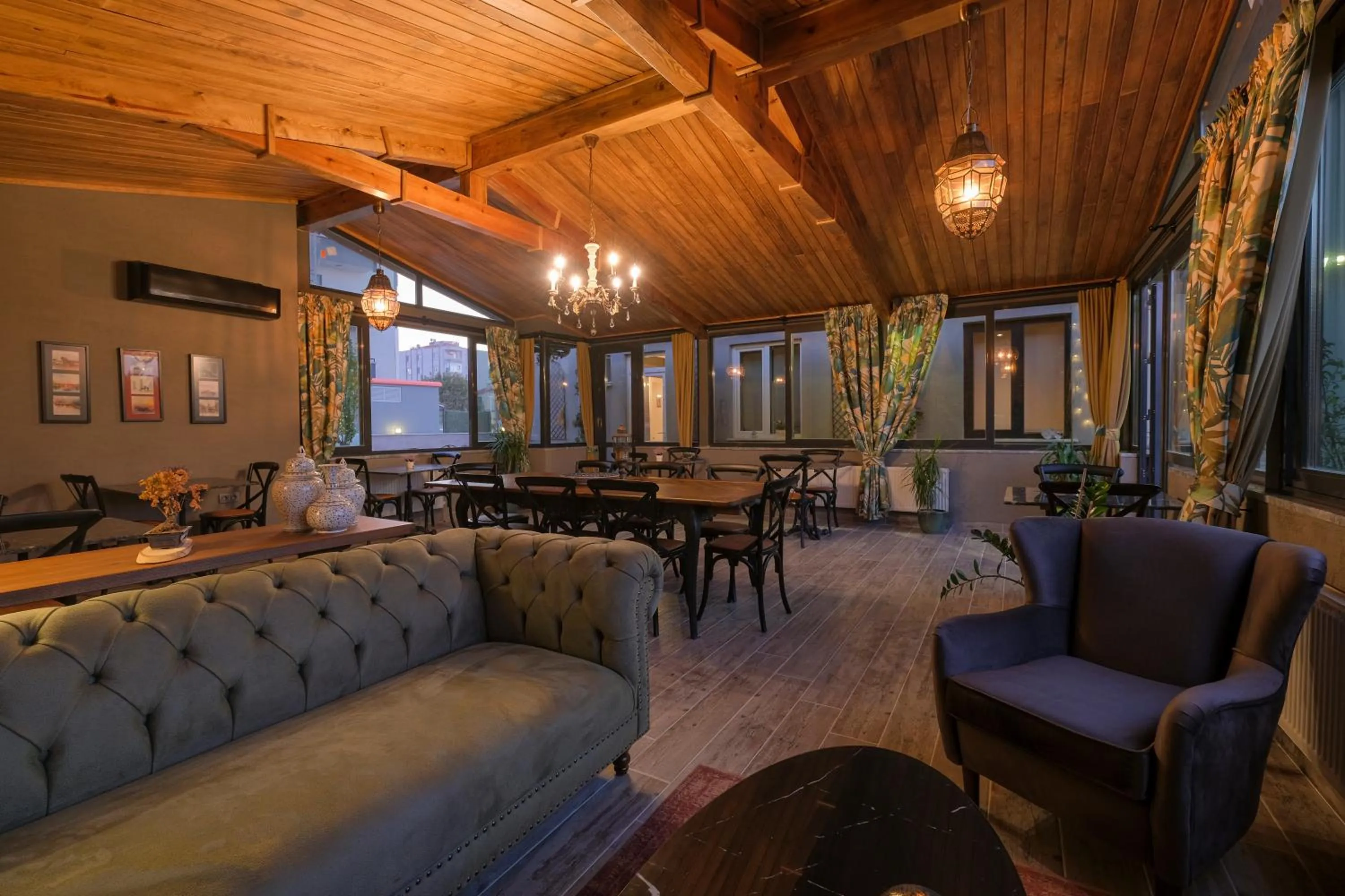 Restaurant/places to eat in Hotel Cura