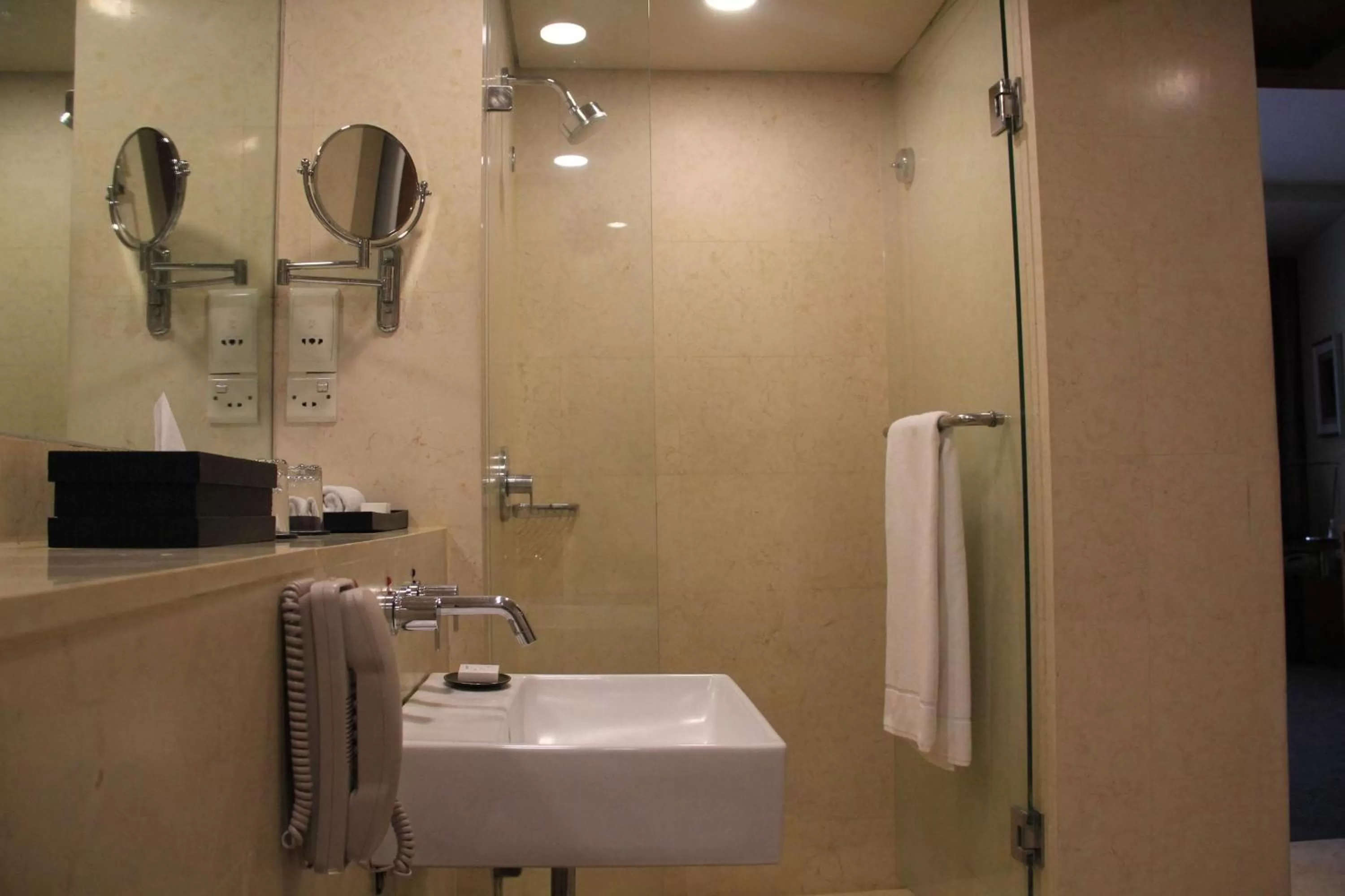 Bathroom in Radisson Blu Dhaka Water Garden