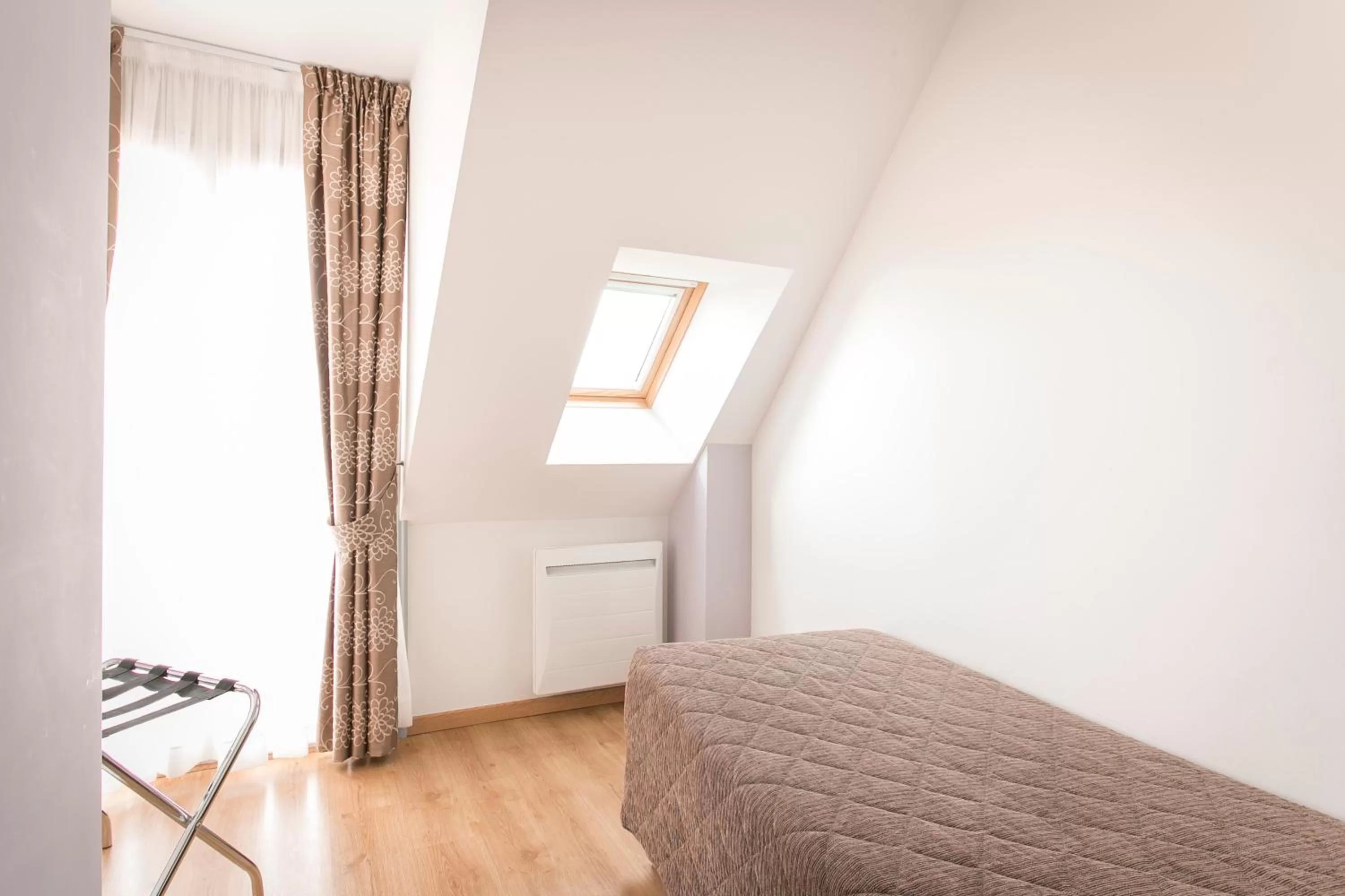 Bed in Hôtel Résidence Normandy Country Club by Popinns