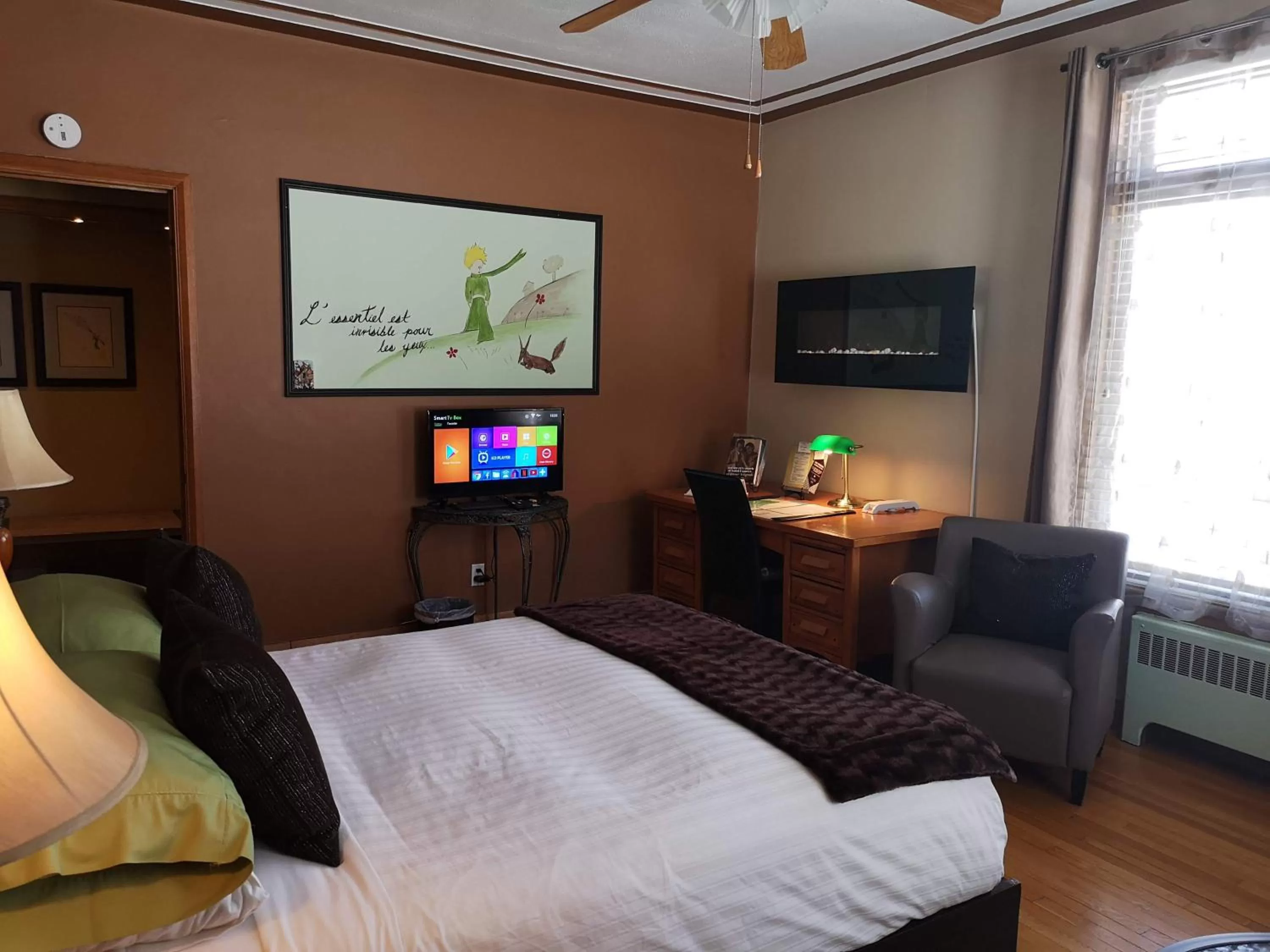 Superior Queen Room in Chateau Murdock Gite et Esthétique 1950