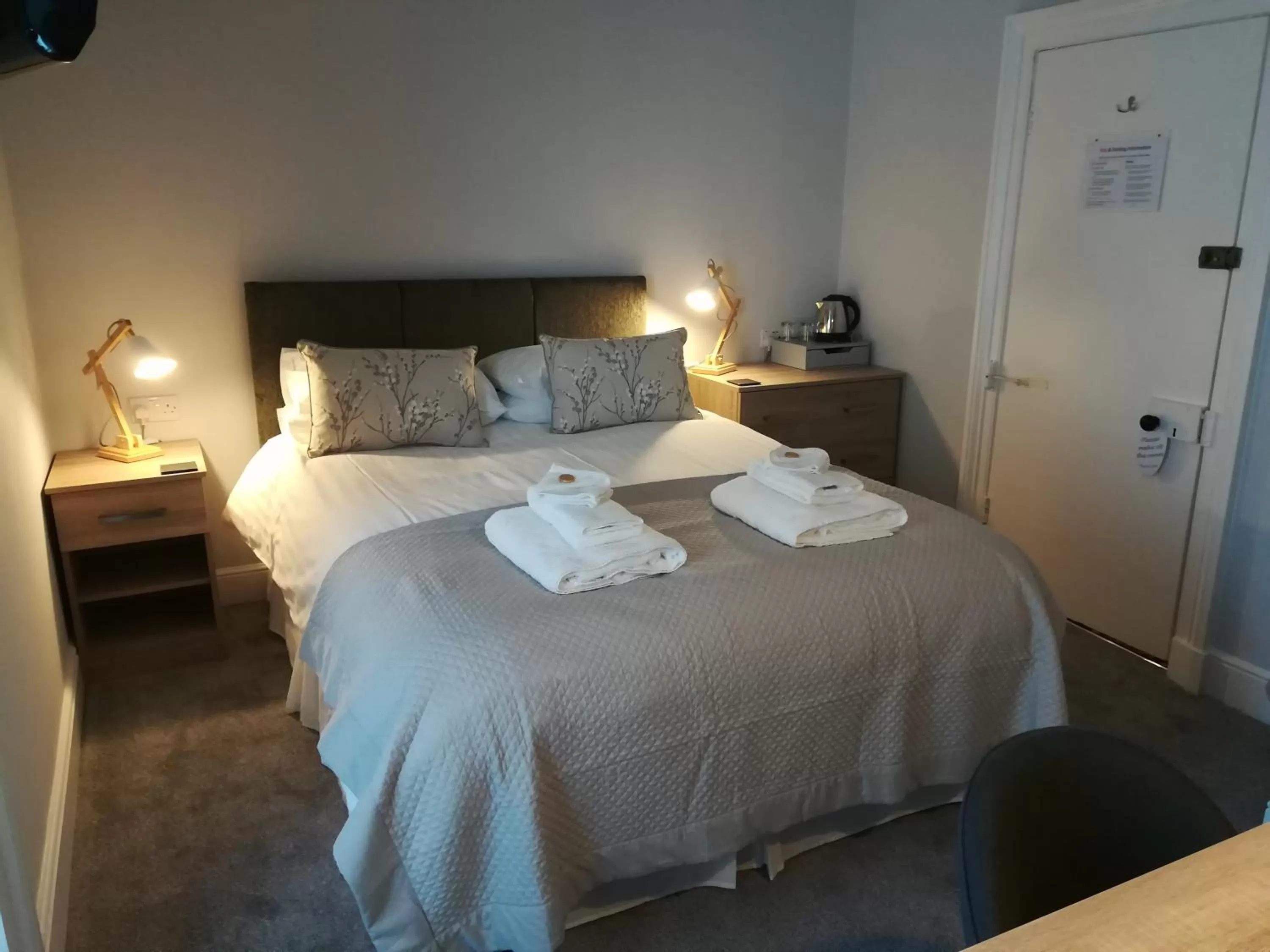 Shower, Bed in Aberconwy House B&B