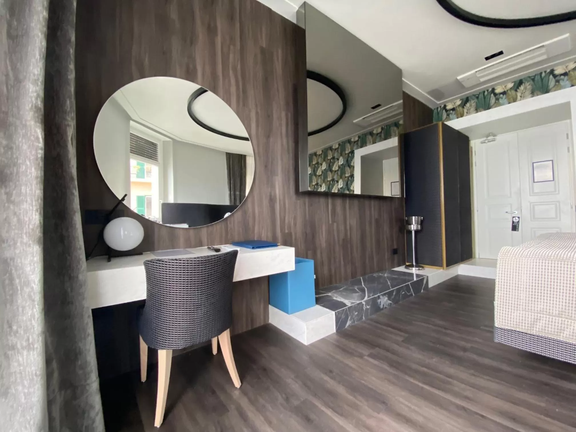 TV and multimedia in Relais sul Mare Boutique Hotel