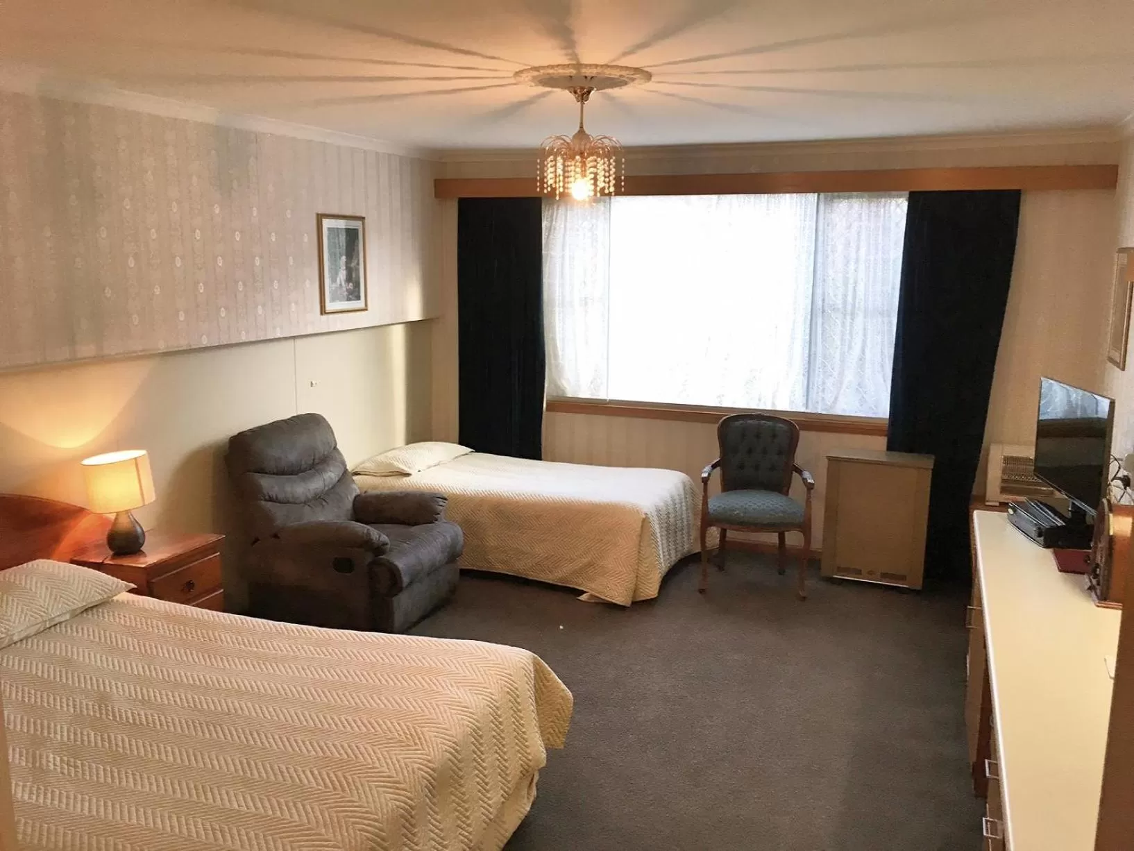 Bed in Motel Mayfair on Cavell