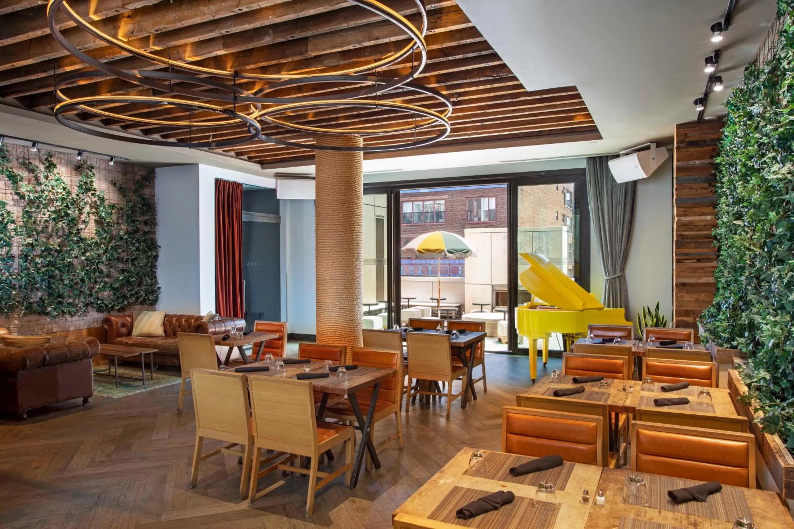 Restaurant/places to eat in Royalton Park Avenue