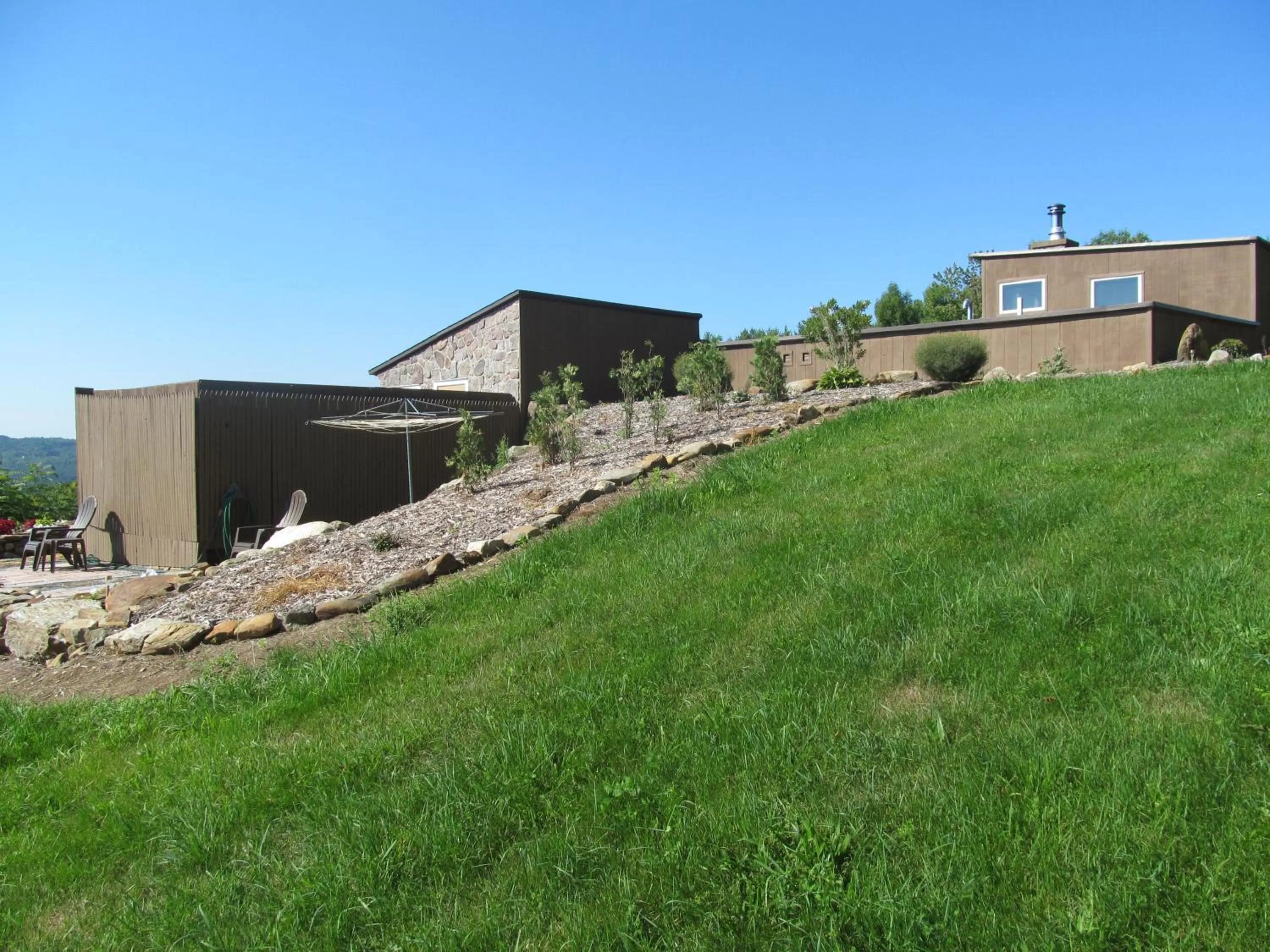 Garden view in 13 Hills Bed & Breakfast