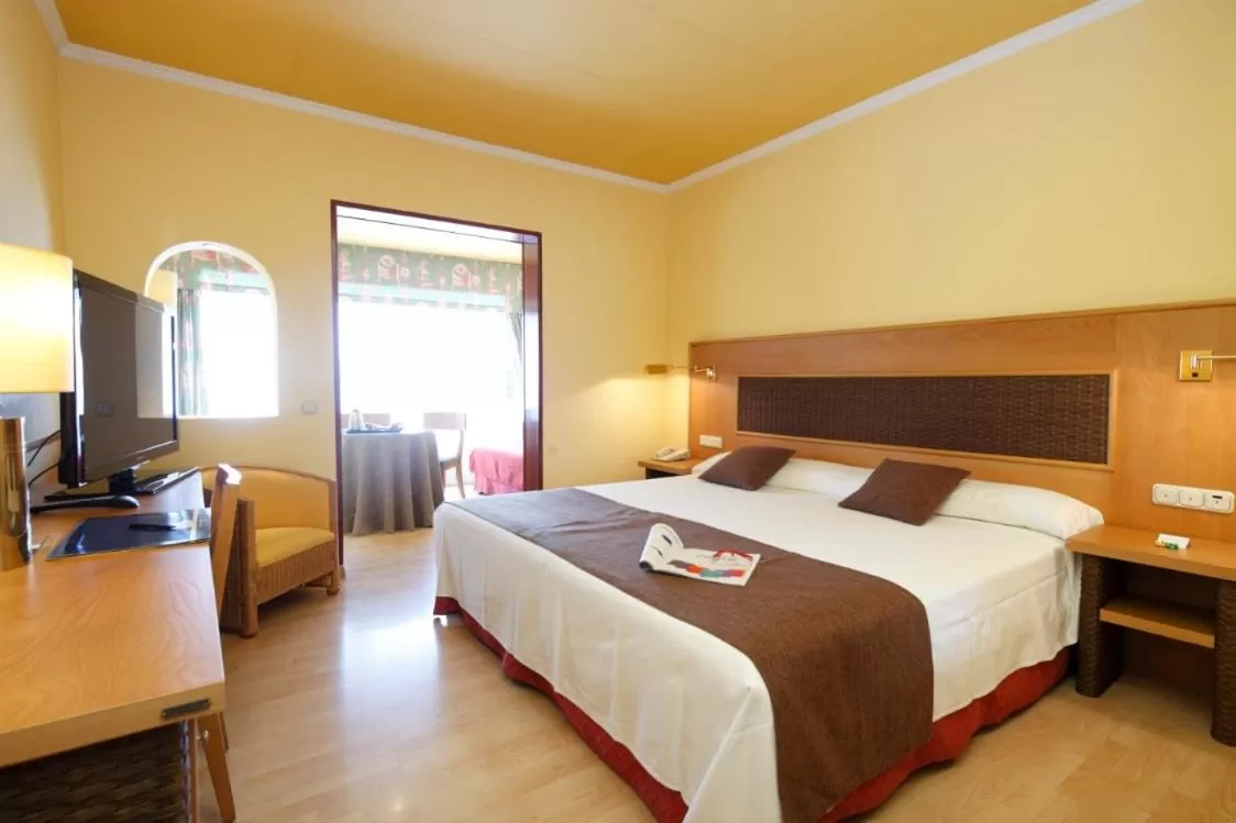 Bedroom, Bed in Hotel Spa Congreso