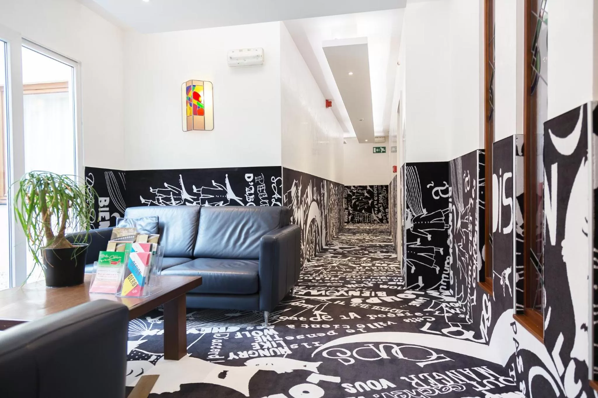 Communal lounge/ TV room in Hotel Tristar