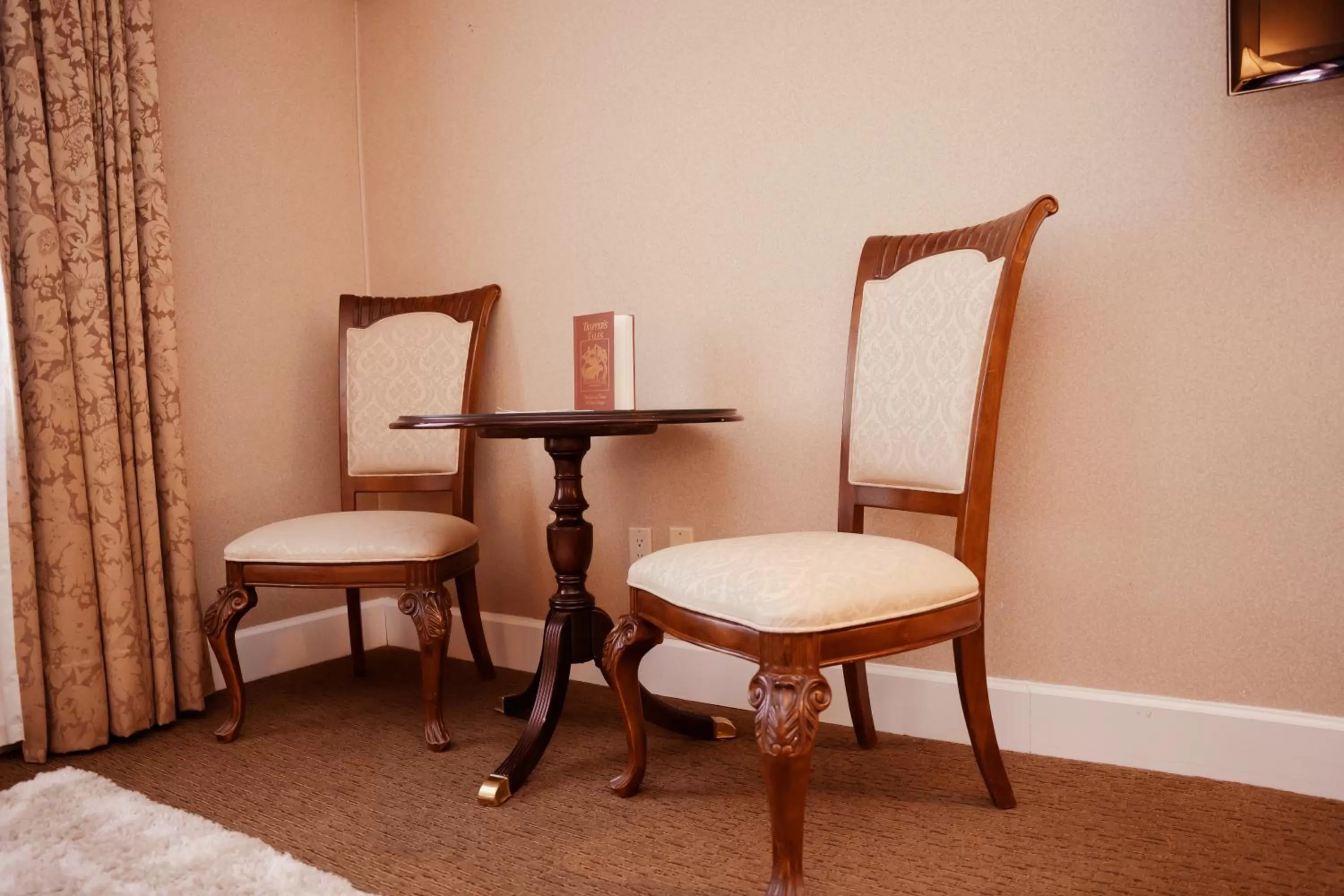 hair dresser, Seating Area in Phoenix Inn Resort