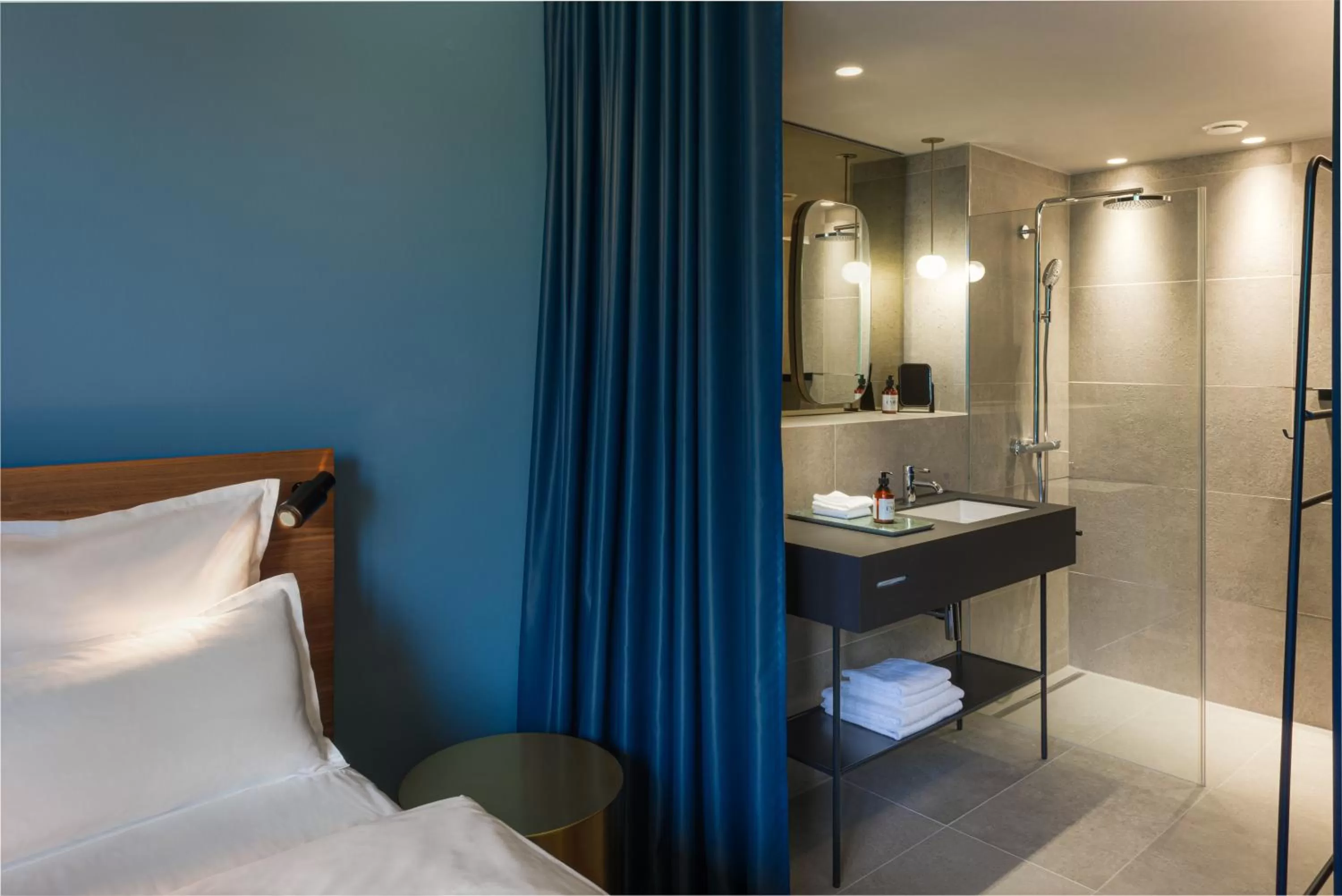 Bathroom, Bed in EmiLu Design Hotel