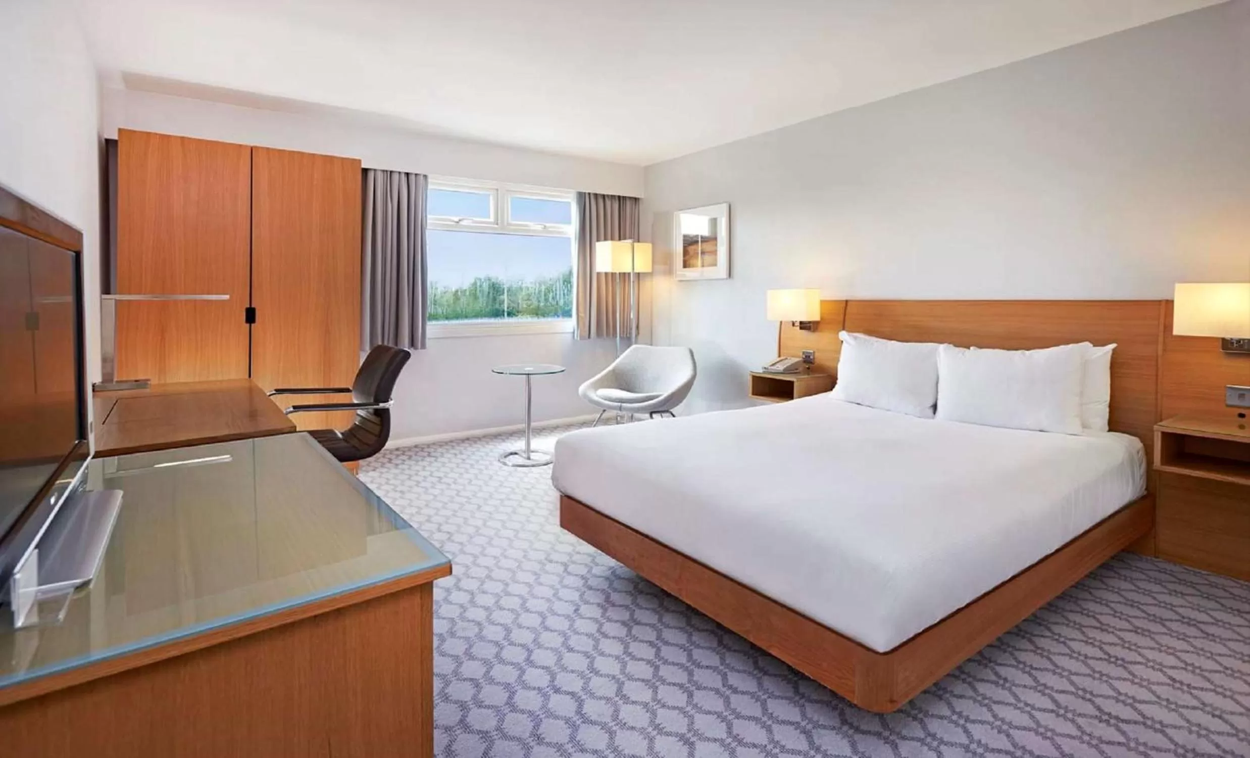 Bedroom, Bed in Hilton London Watford