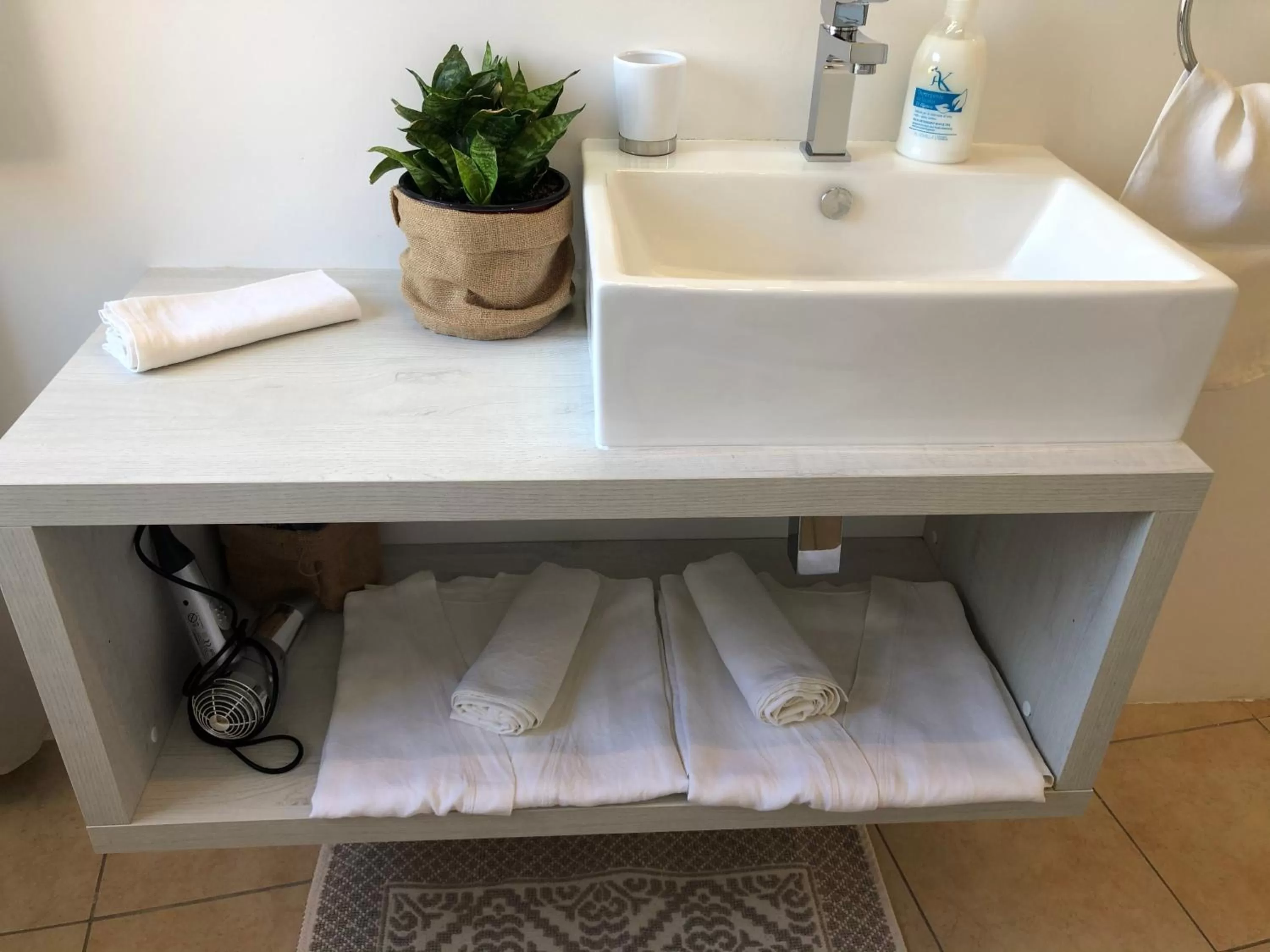 Shower, Bathroom in B&B Fashion style