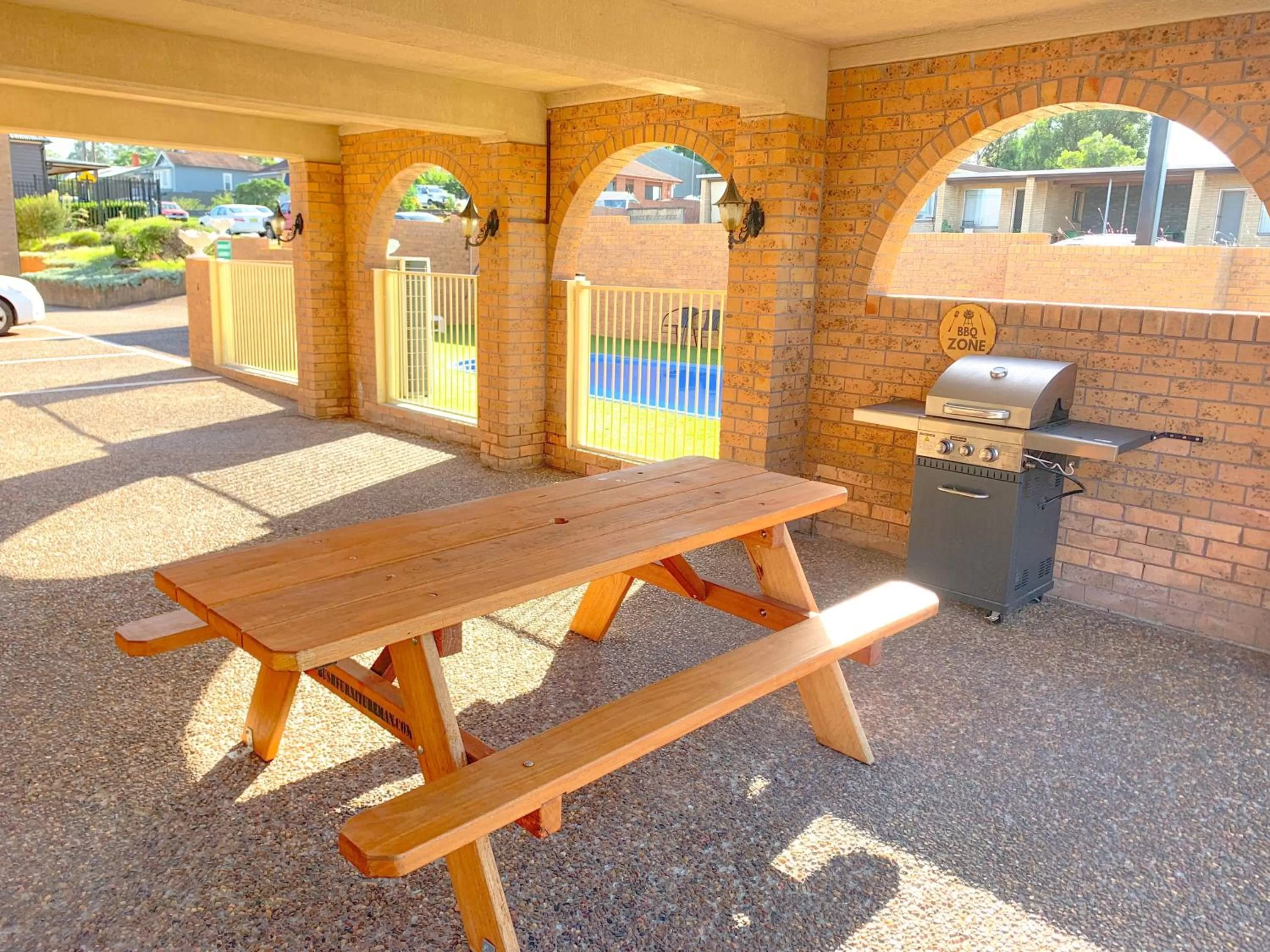 BBQ facilities in Cumberland Motor Inn