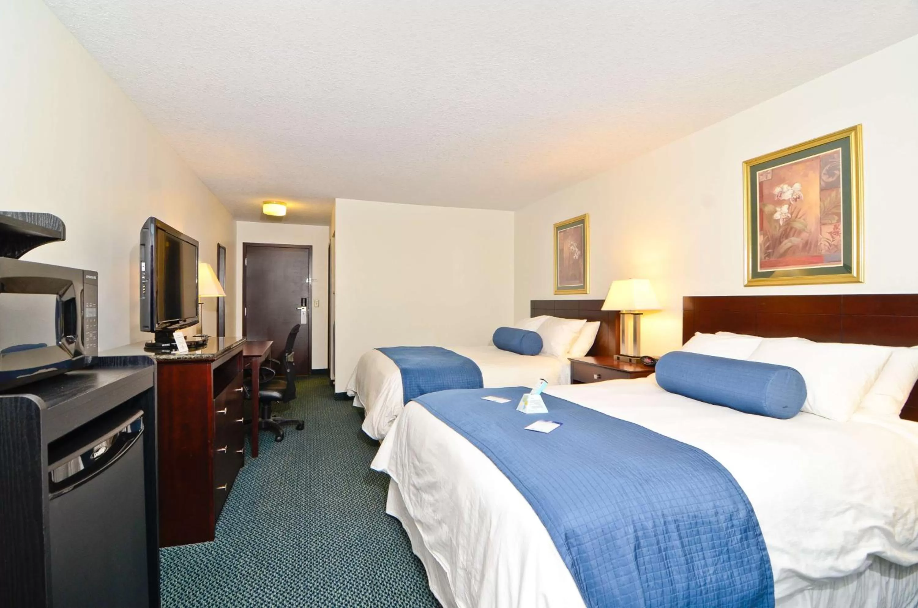 Photo of the whole room, Bed in Best Western Gas City