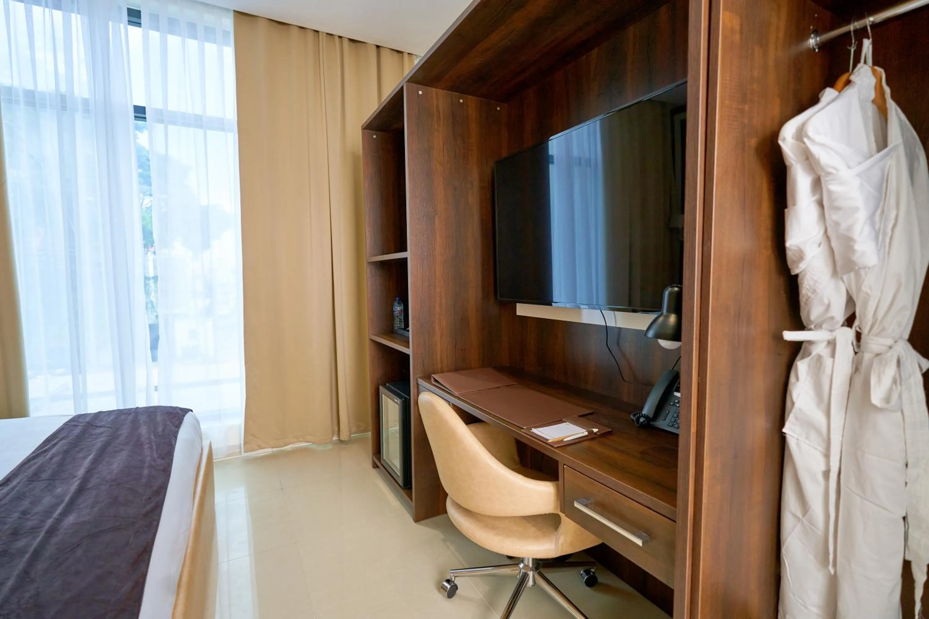 TV and multimedia, Bed in Monty Suites Lekki