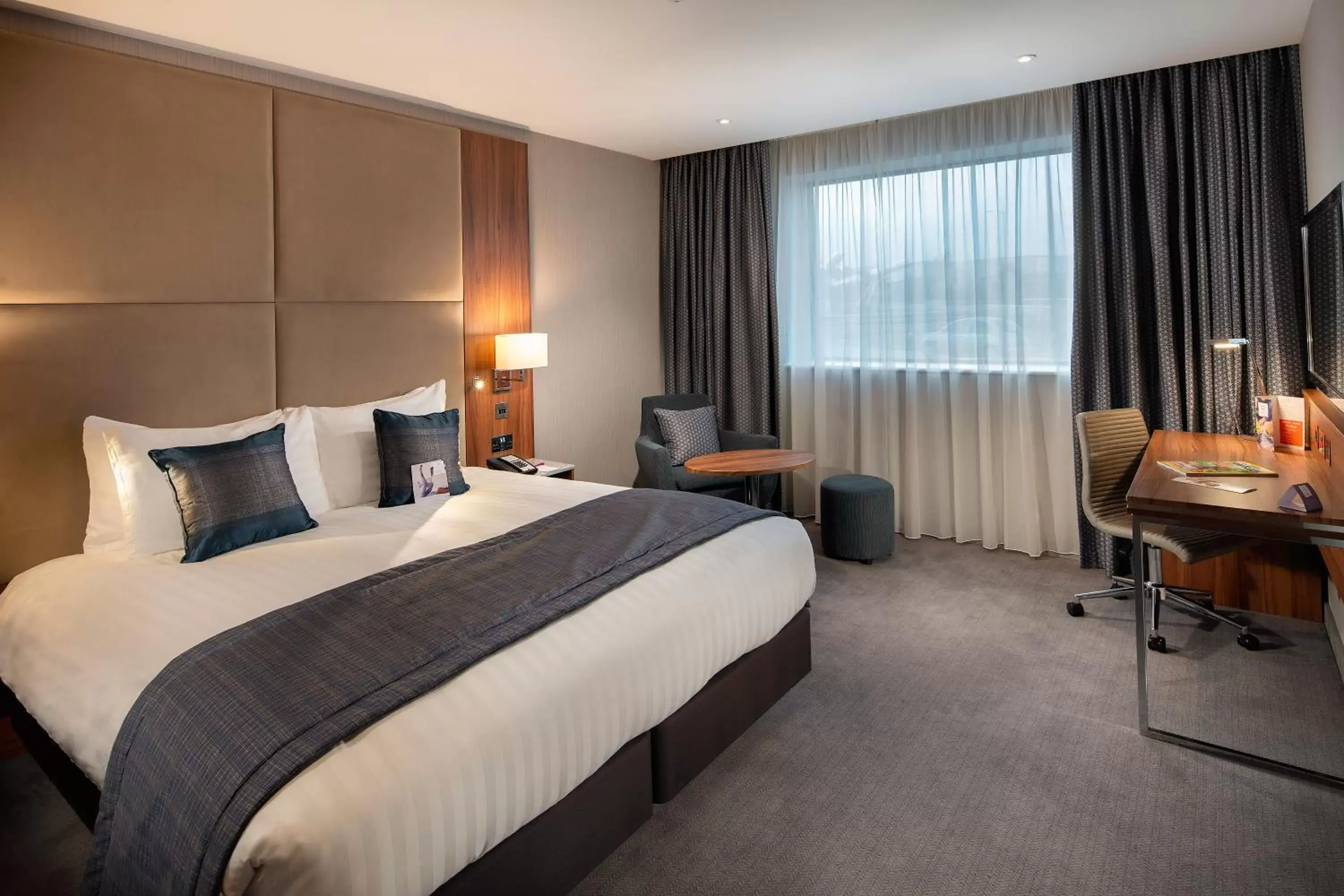 Standard Room in Crowne Plaza London Heathrow T4 by IHG Standard Room in Crowne Plaza London Heathrow T4 by IHG