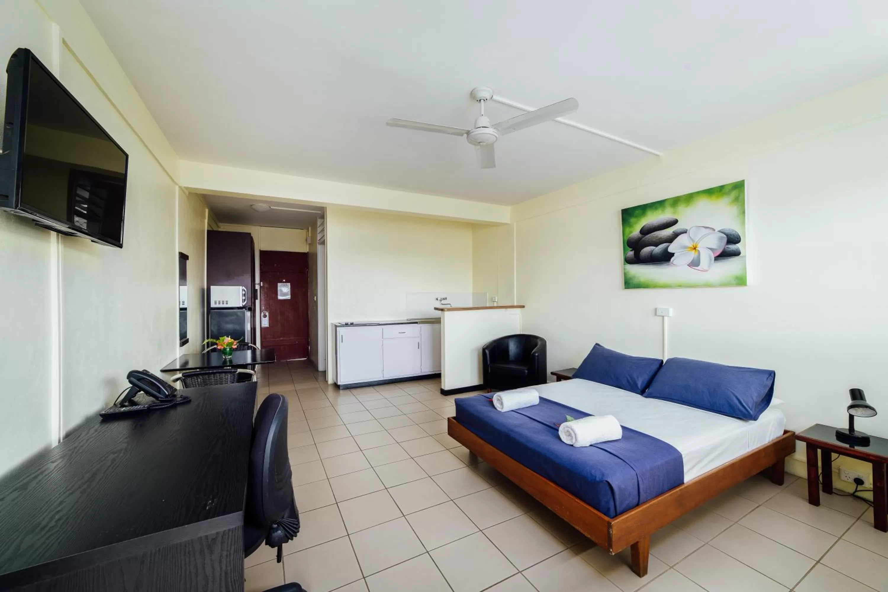 Photo of the whole room, Bed in Kaiviti Motel