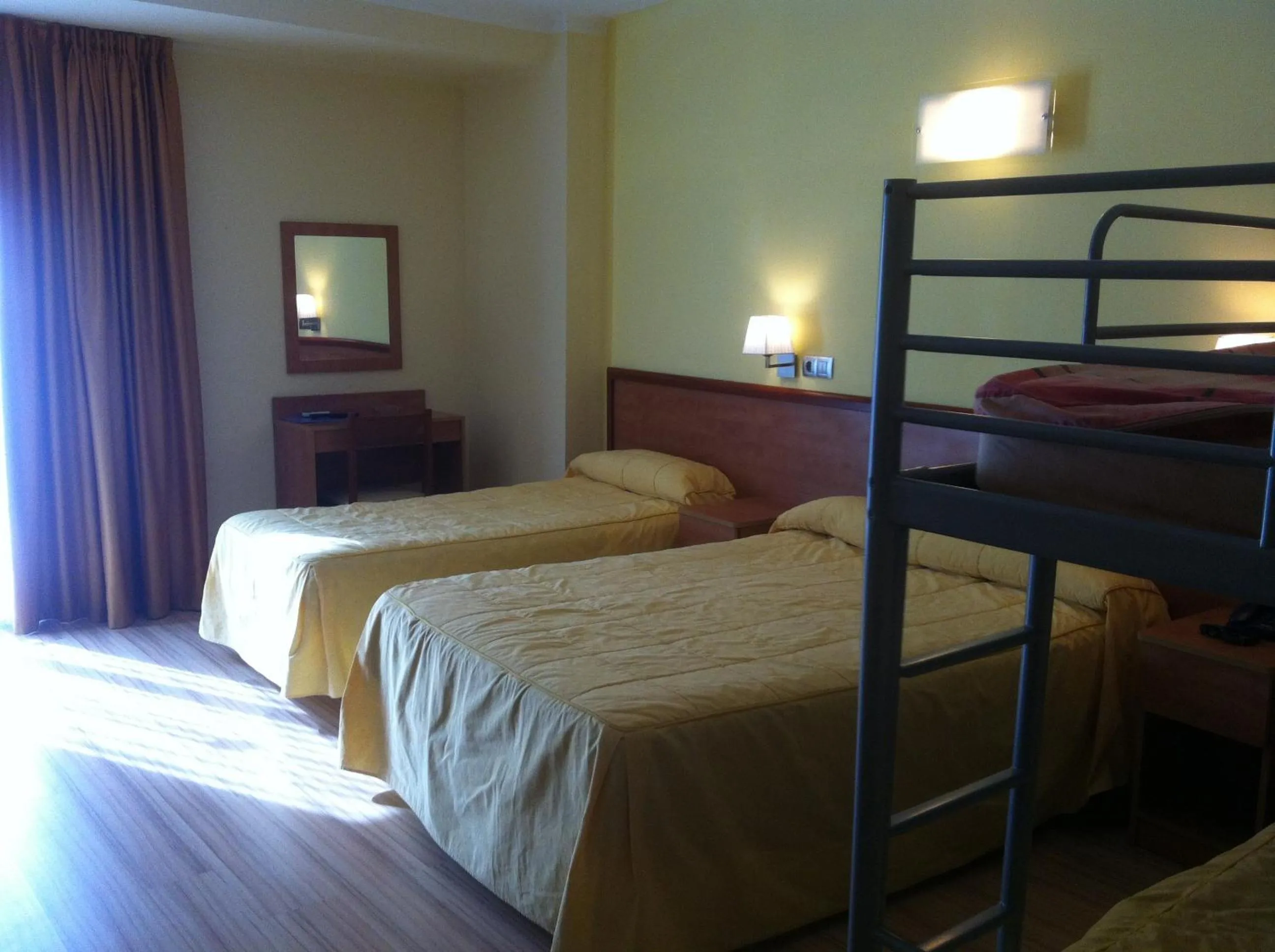 Photo of the whole room, Bed in Hotel Ciutadella