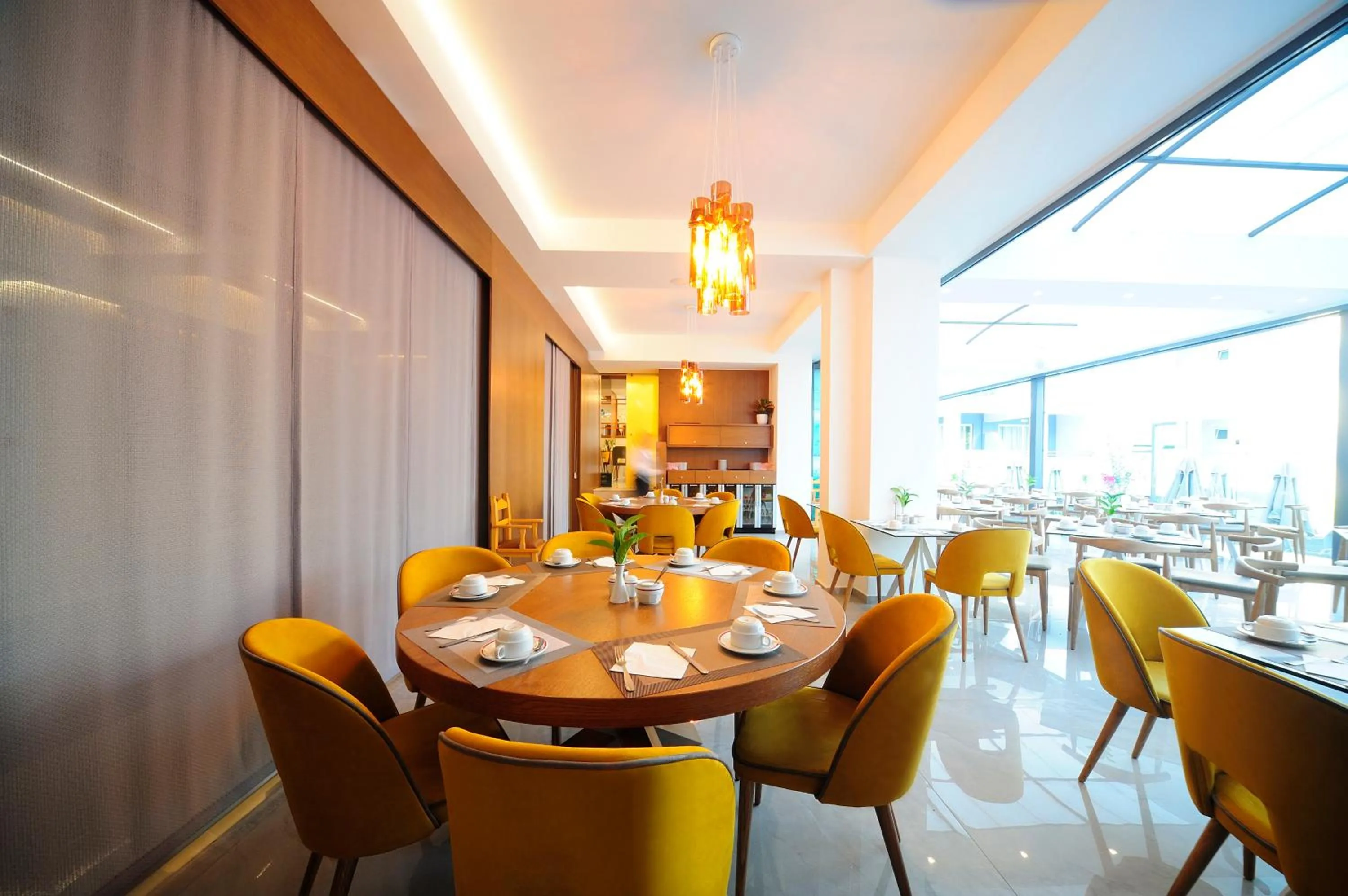 Restaurant/places to eat in Atrium Ambiance Hotel