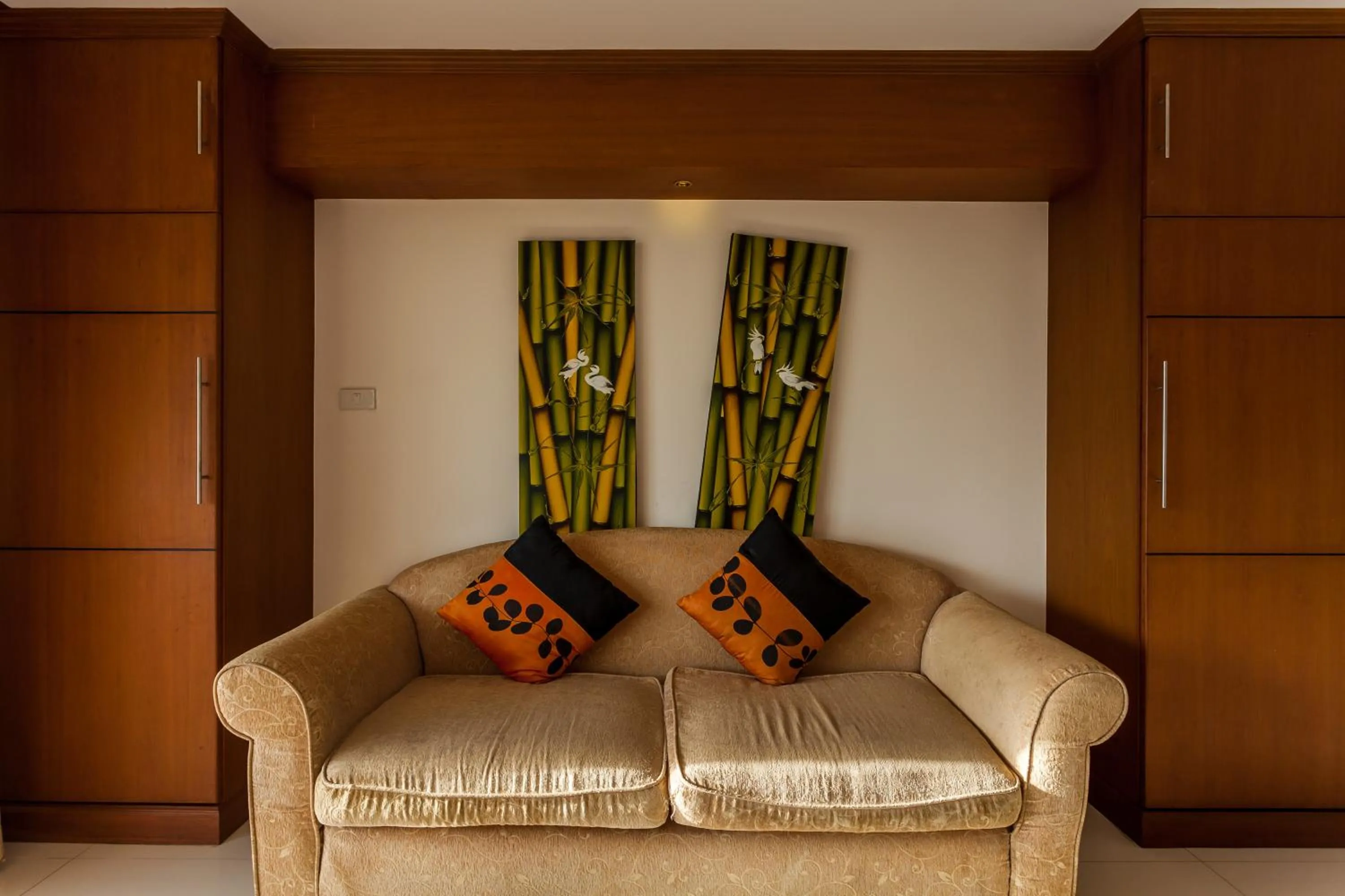 Living room in Tara Court Hotel