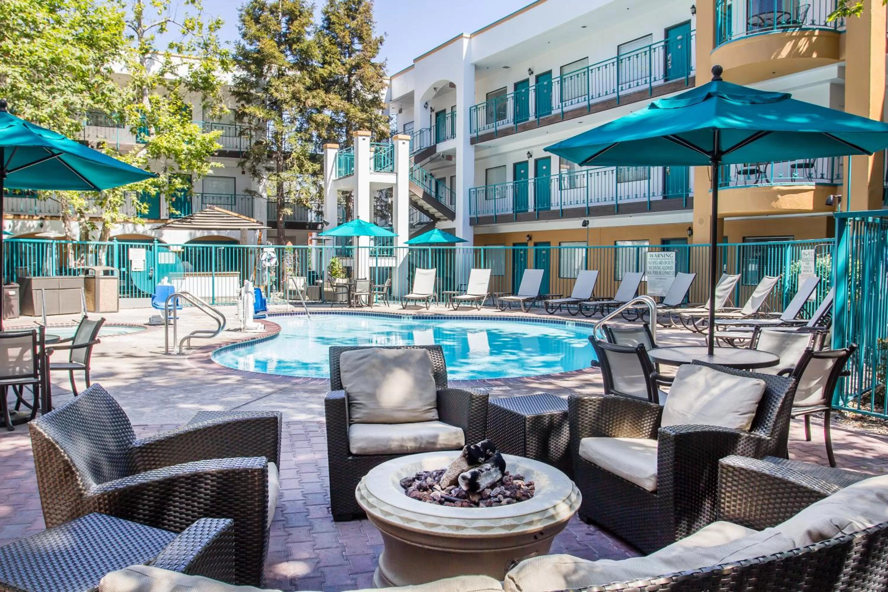 Swimming pool in Quality Suites Downtown San Luis Obispo